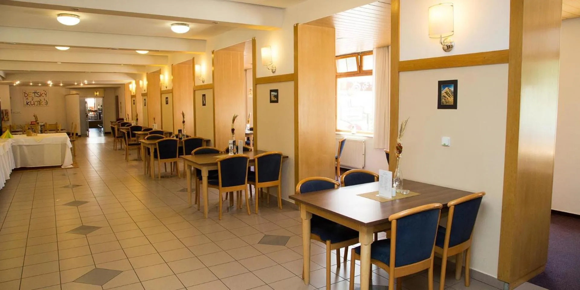 Restaurant/places to eat in Hotel Gold