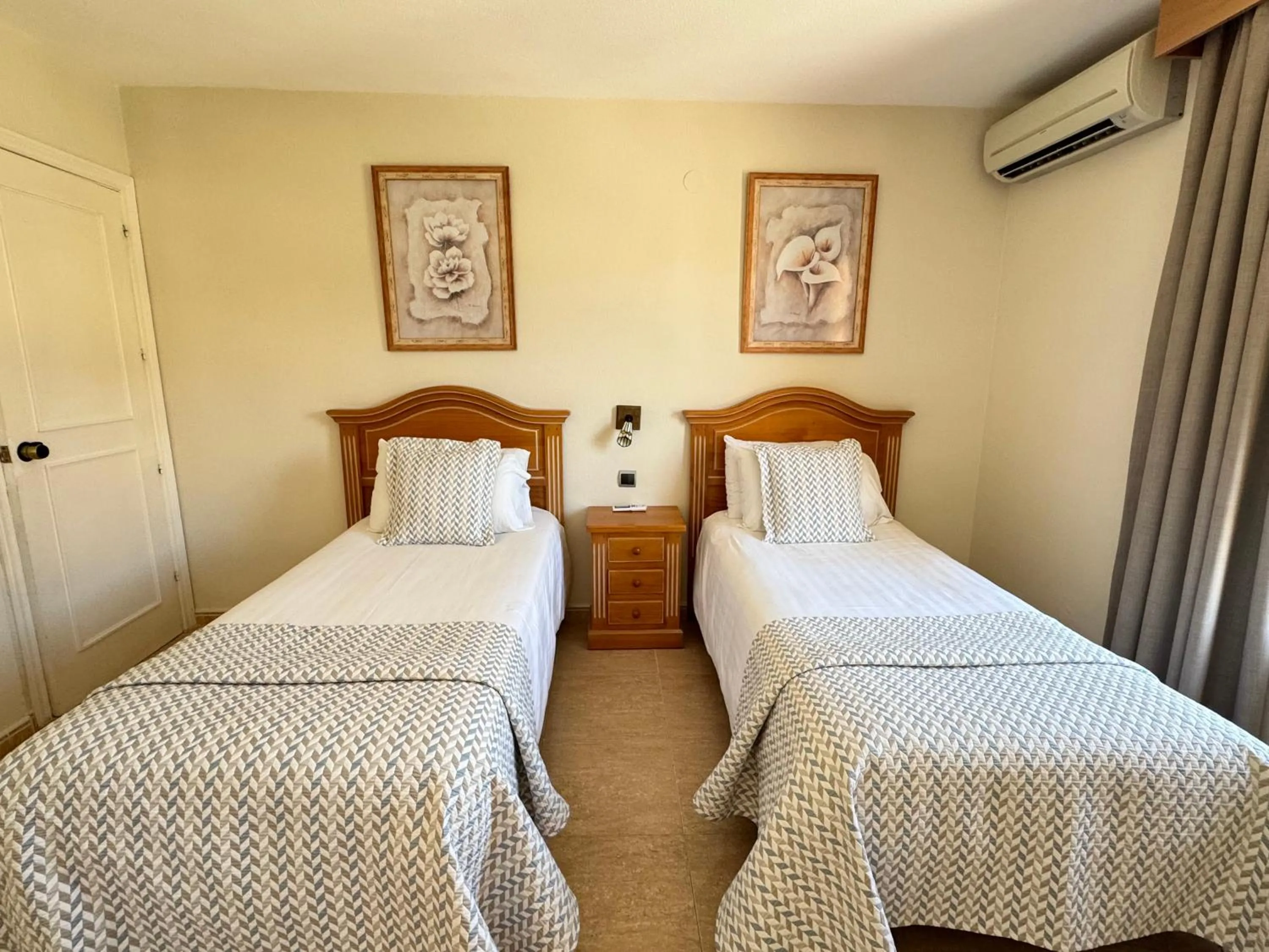 Bedroom, Bed in Macdonald Doña Lola Resort