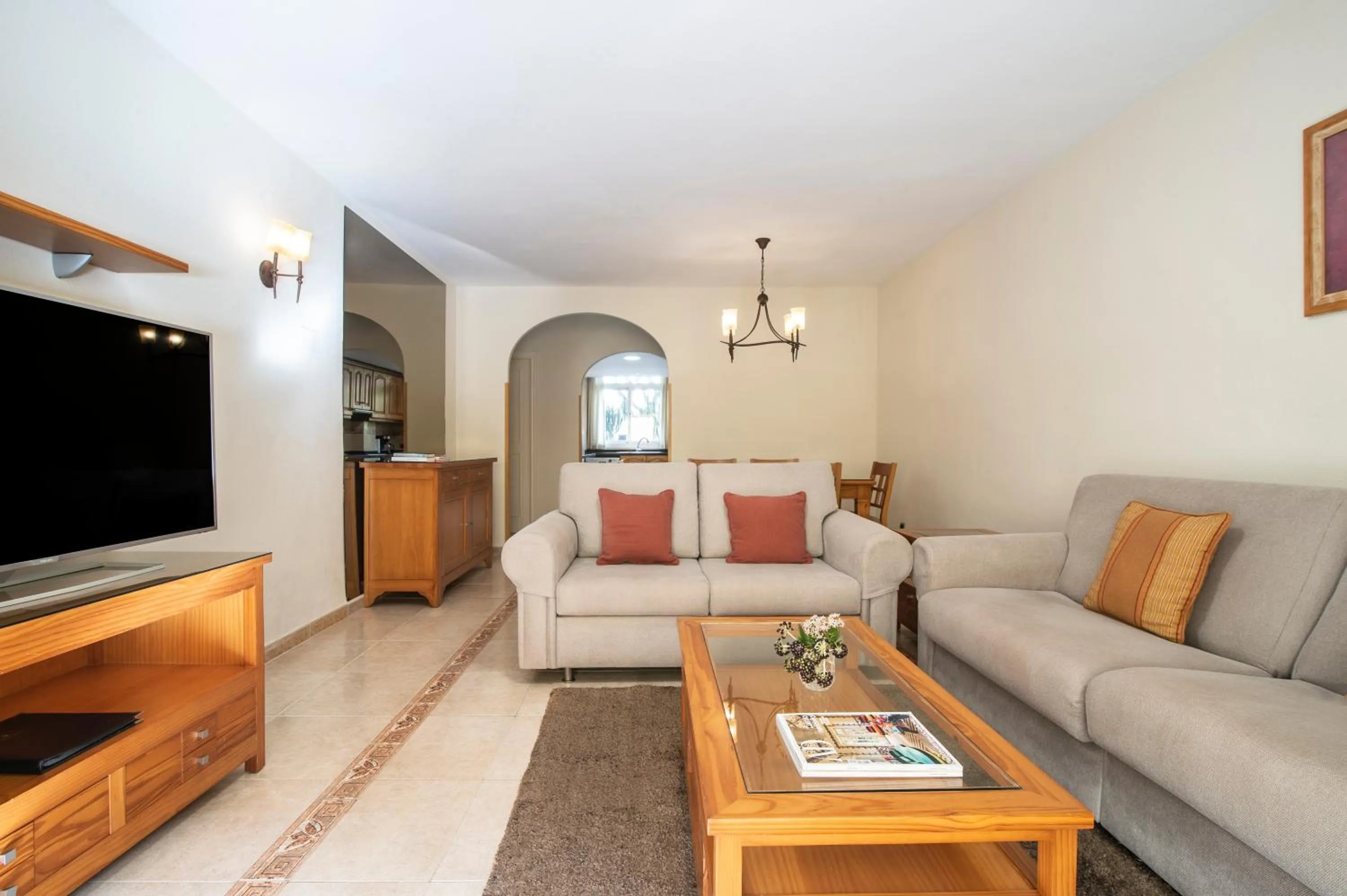 Communal lounge/ TV room in Macdonald Doña Lola Resort