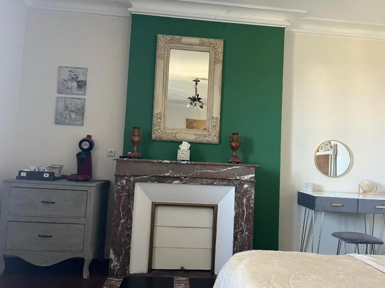 Bedroom in Les Tuileries de Chanteloup