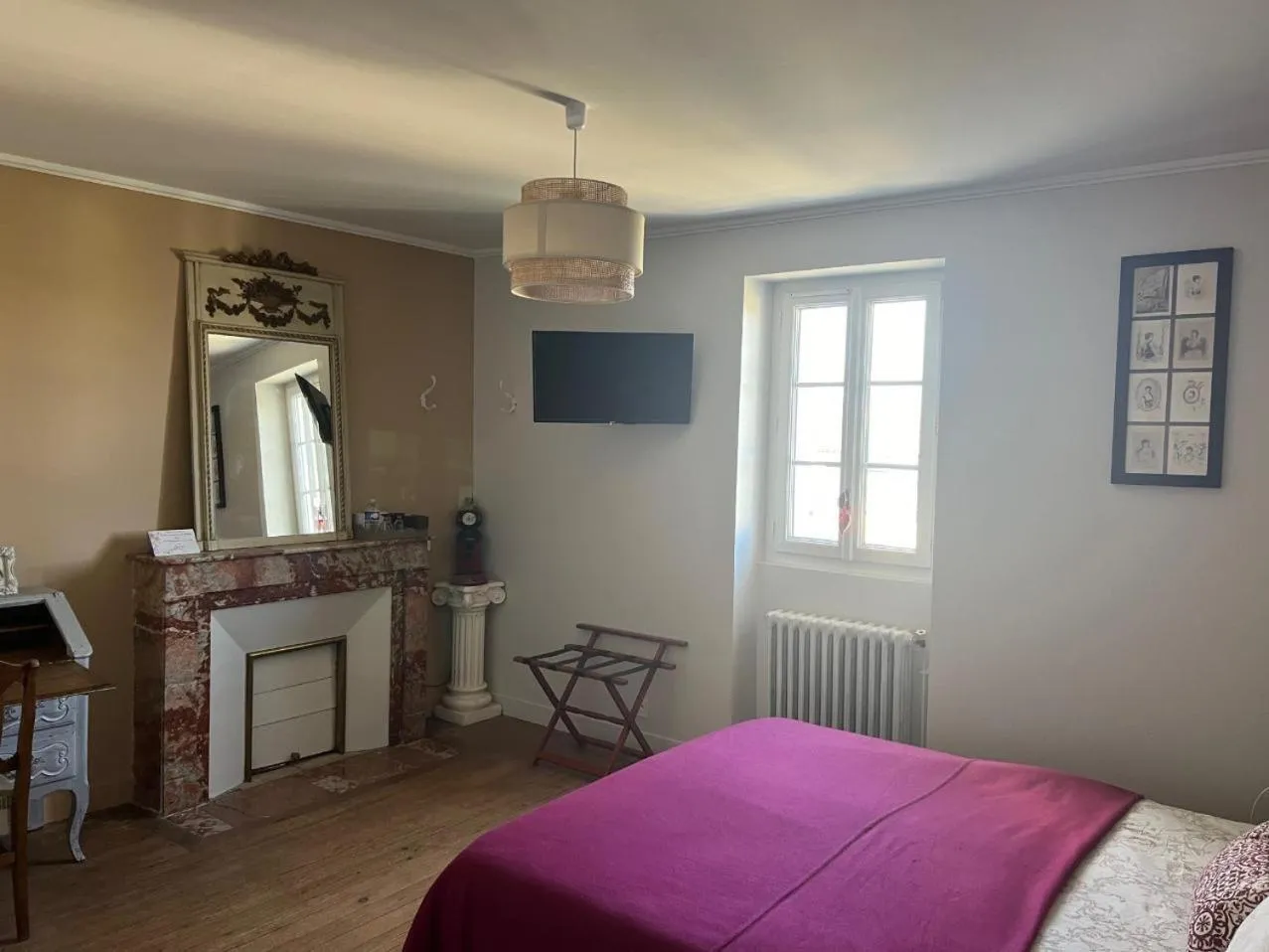 Bedroom, Bed in Les Tuileries de Chanteloup