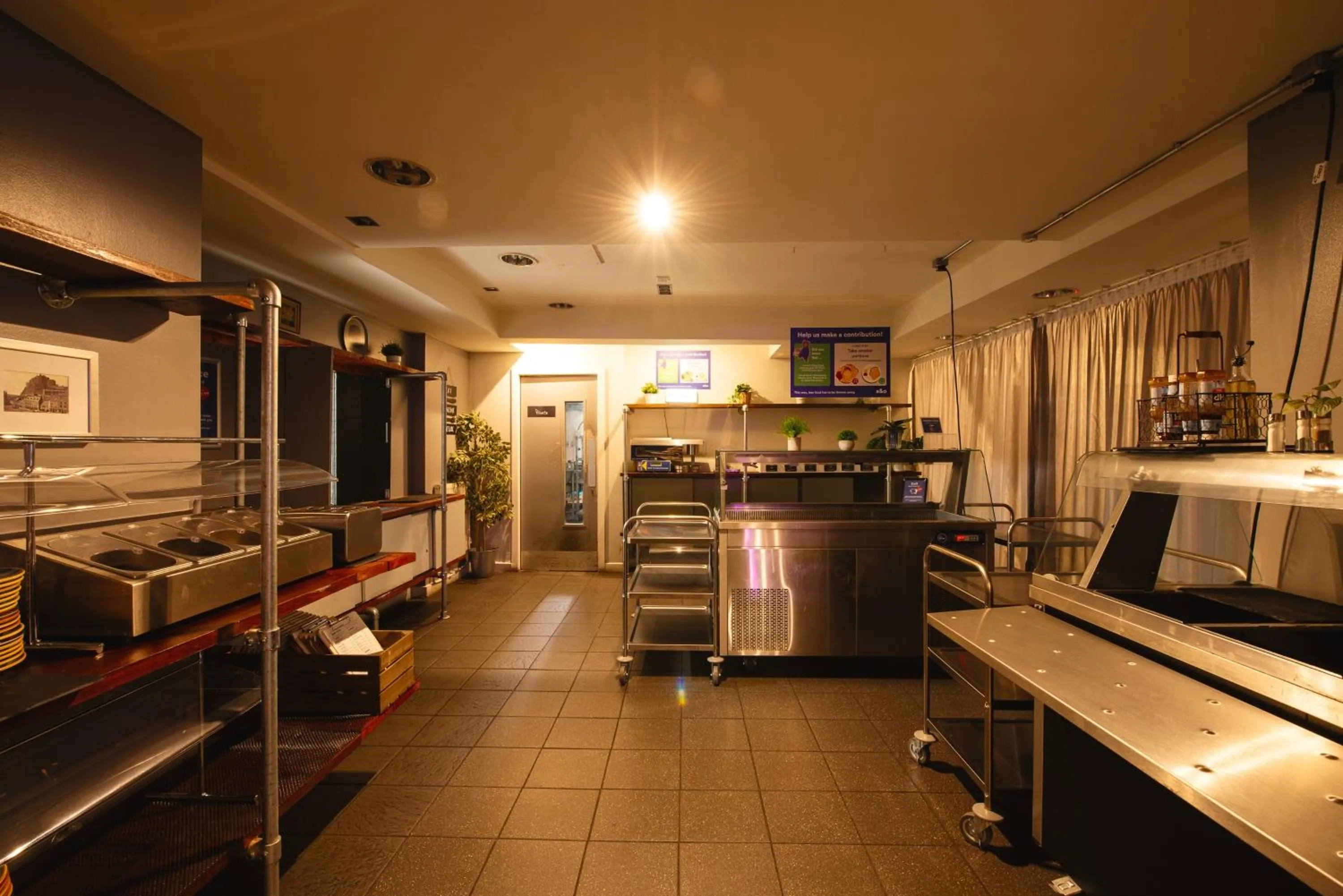 Kitchen or kitchenette in Smart City Hostels by Safestay, Edinburgh