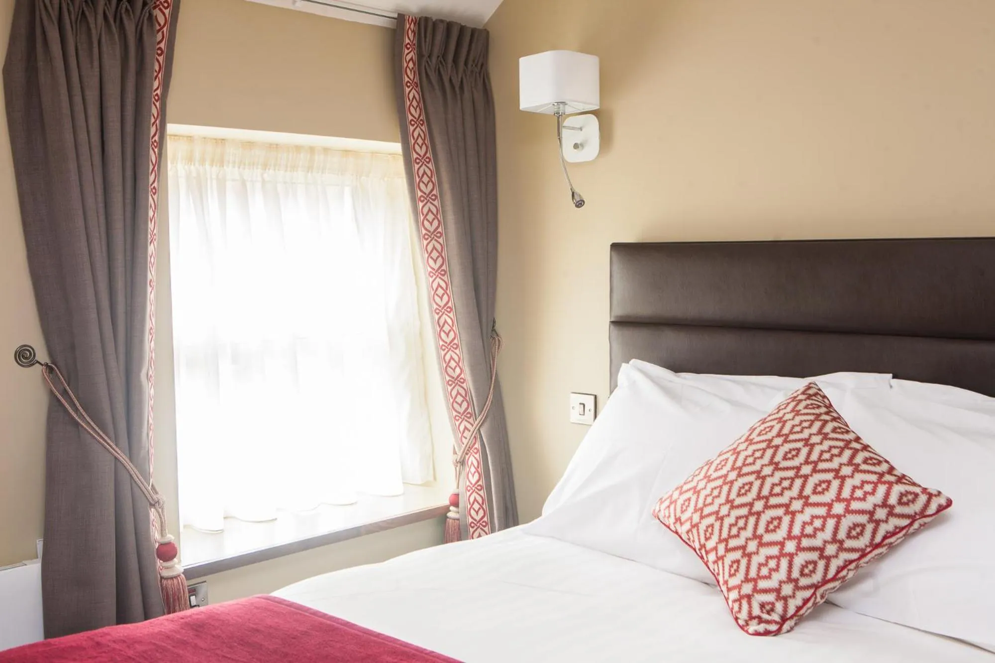 Bedroom, Bed in The Draper Rooms