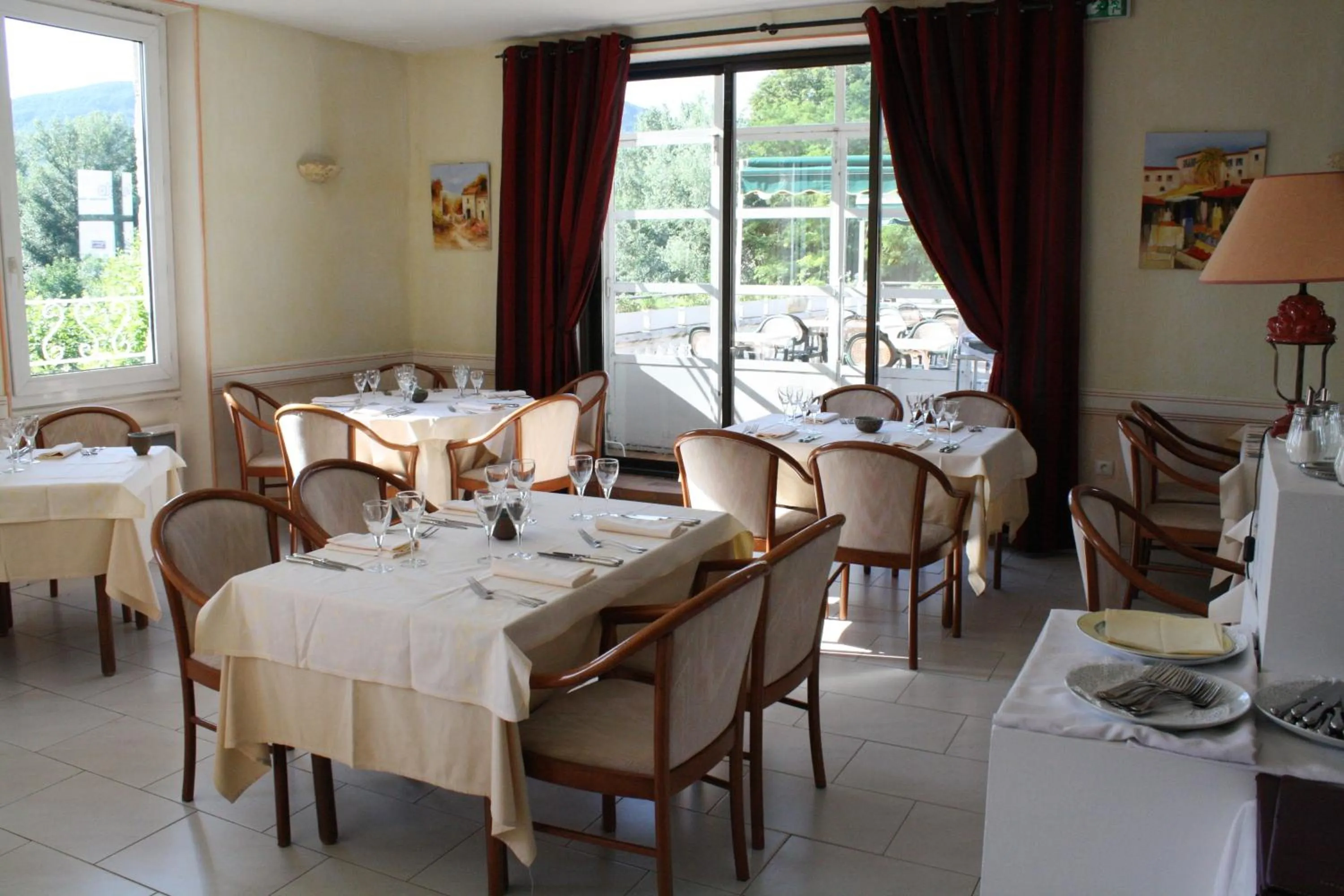 Restaurant/places to eat in Logis Hôtel Le Jabron