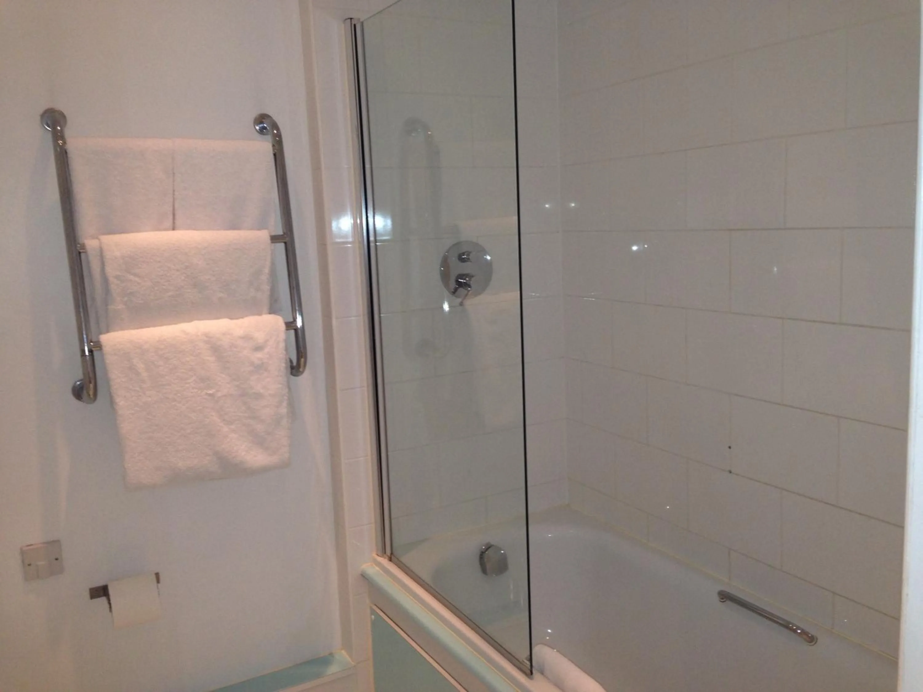 Bathroom in Citrus Hotel Cheltenham by Compass Hospitality