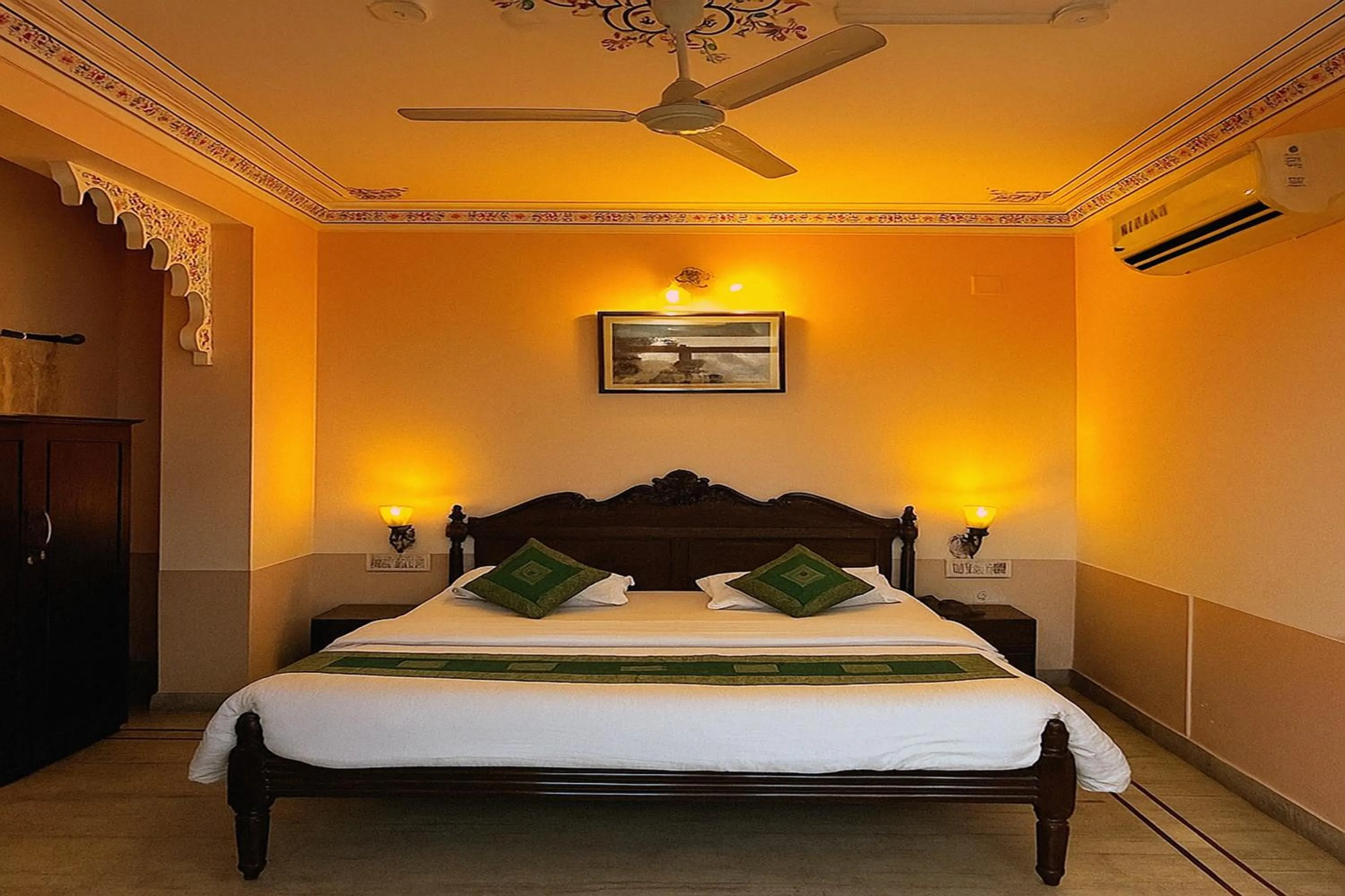Bed in THAMLA HAVELI - Heritage Lake View Hotel