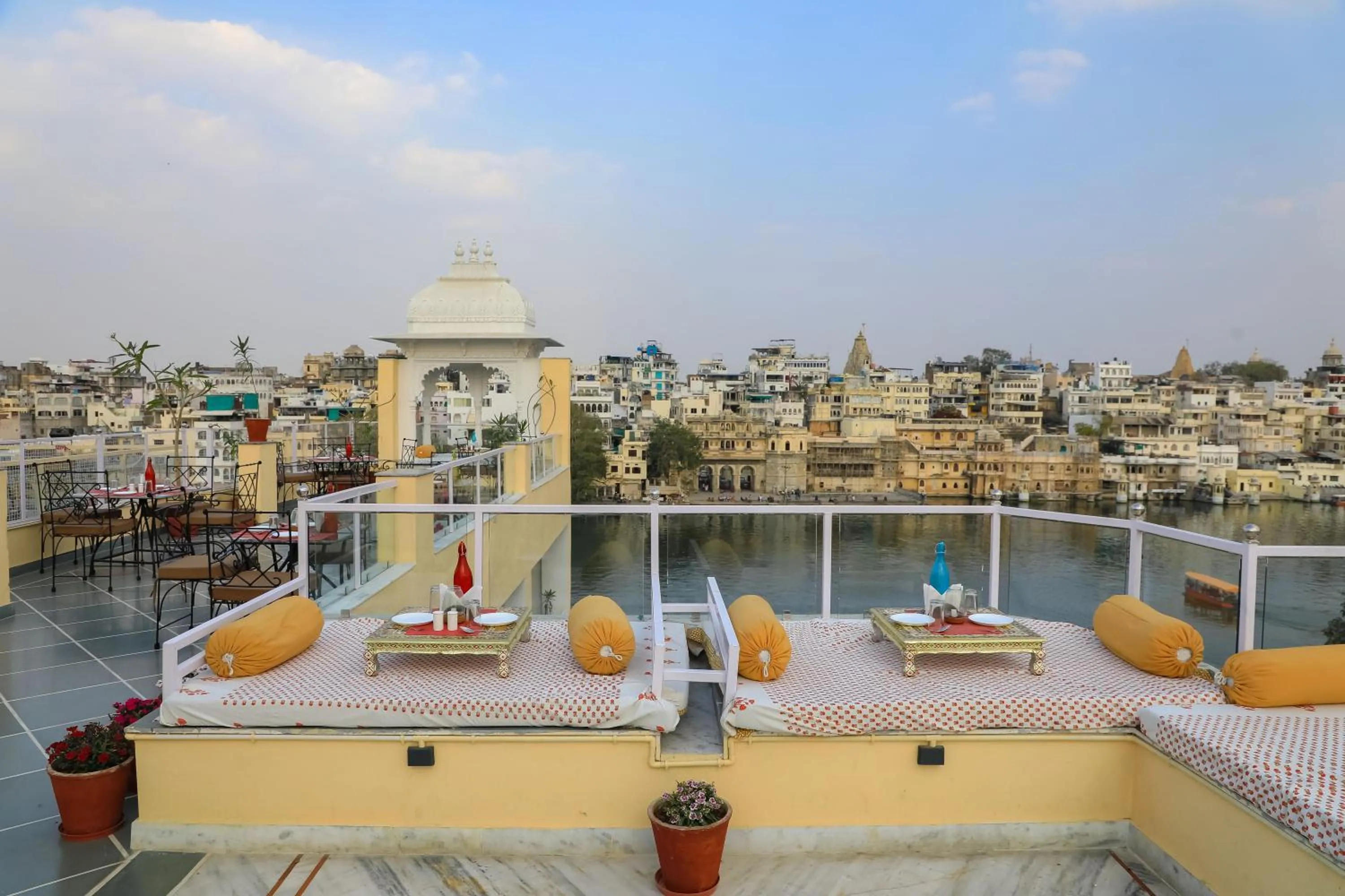 Day in THAMLA HAVELI - Heritage Lake View Hotel