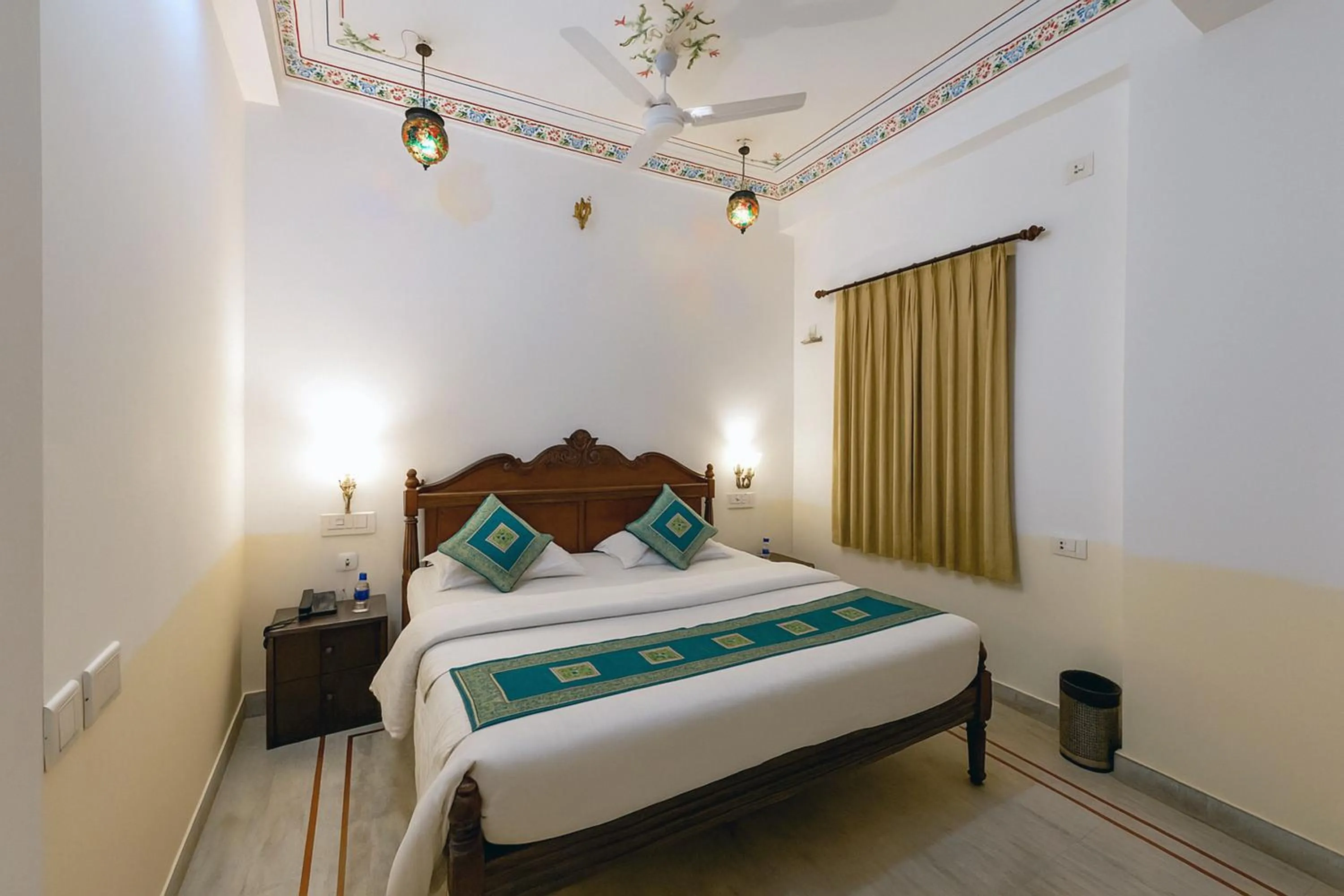 Bed in THAMLA HAVELI - Heritage Lake View Hotel