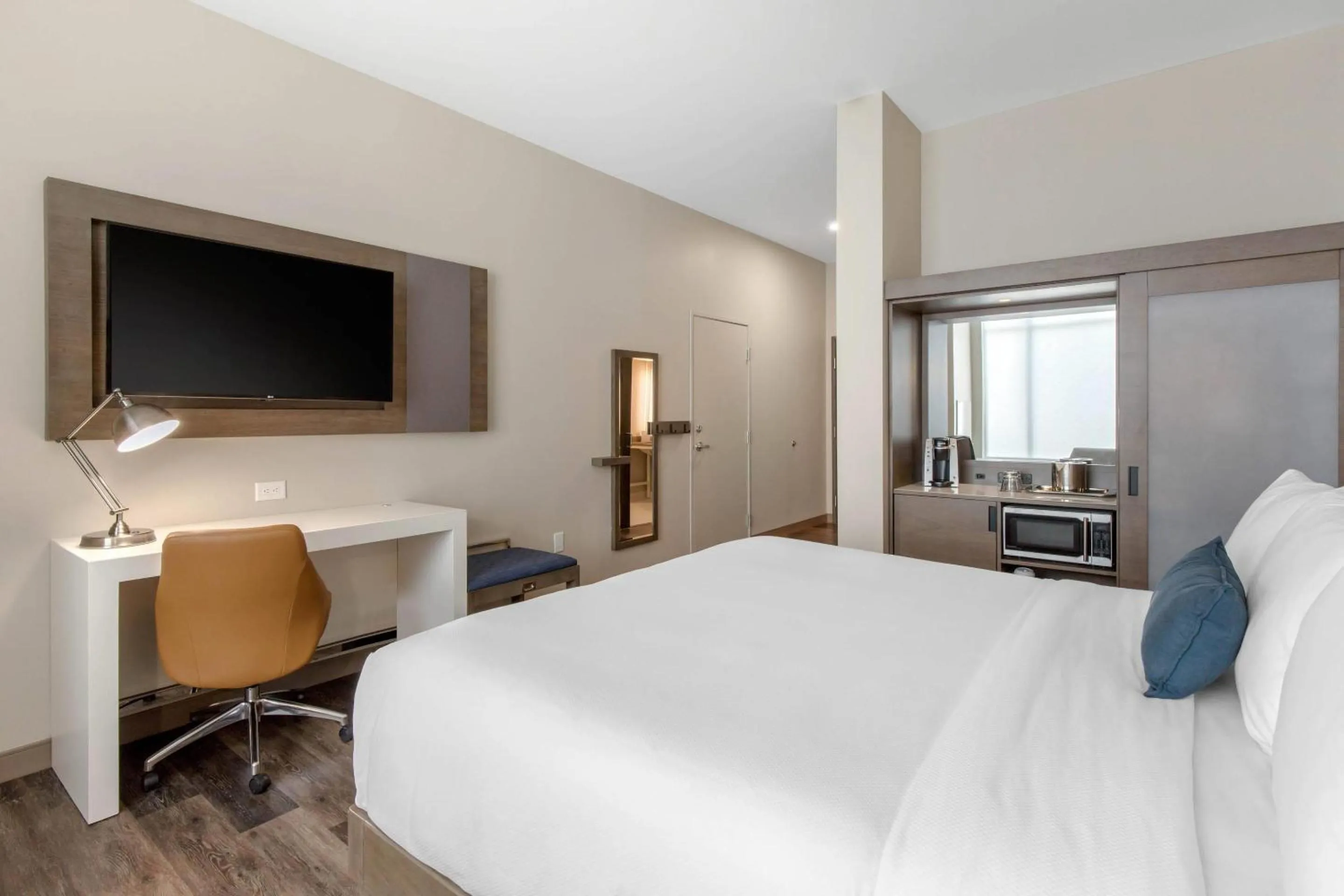 Bedroom, Bed in Cambria Hotel Mount Pleasant - Charleston