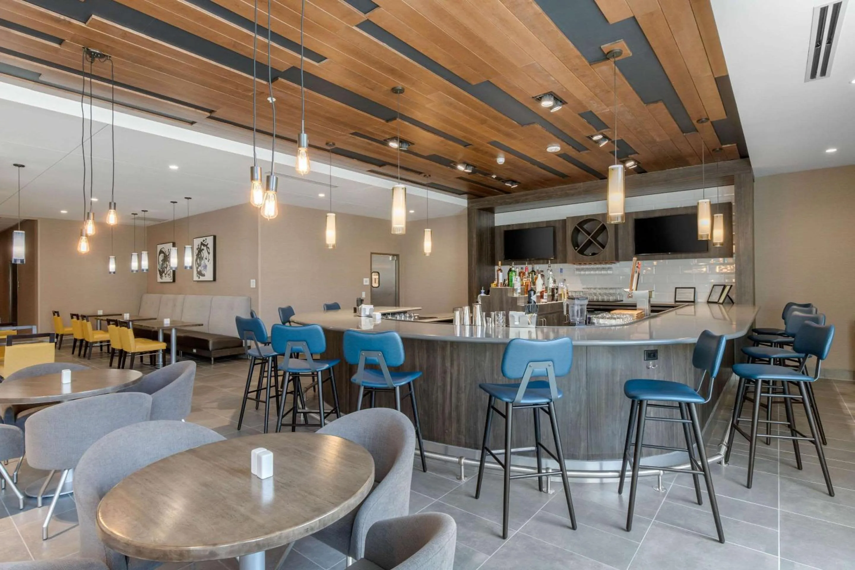 Restaurant/places to eat in Cambria Hotel Mount Pleasant - Charleston