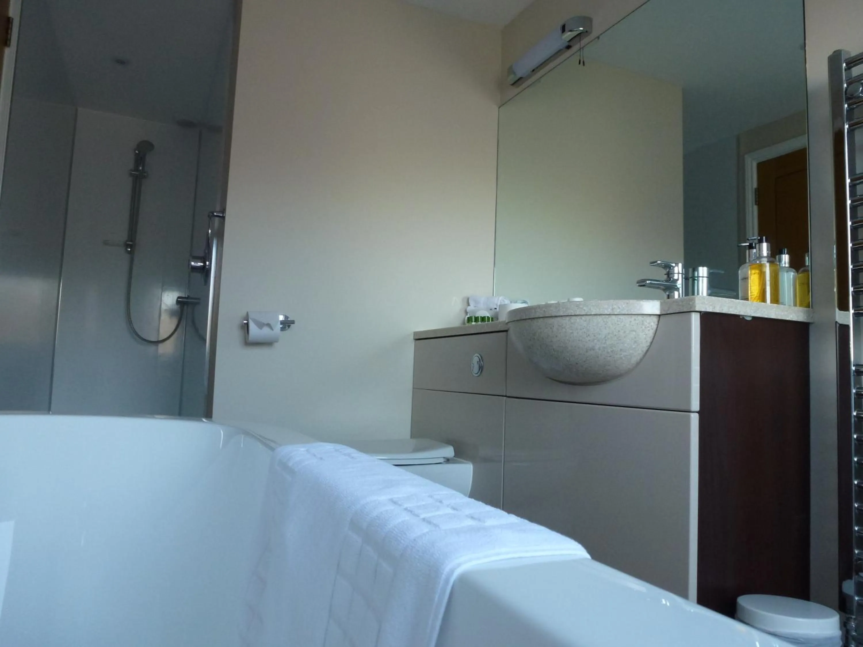 Bathroom, Bed in Boathouse Hotel