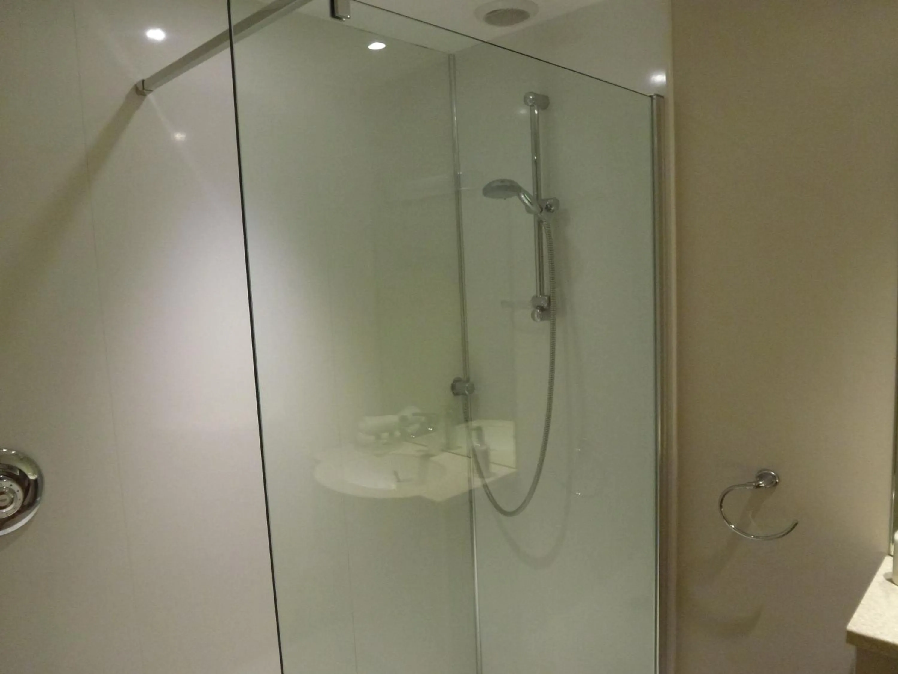 Bathroom in Boathouse Hotel