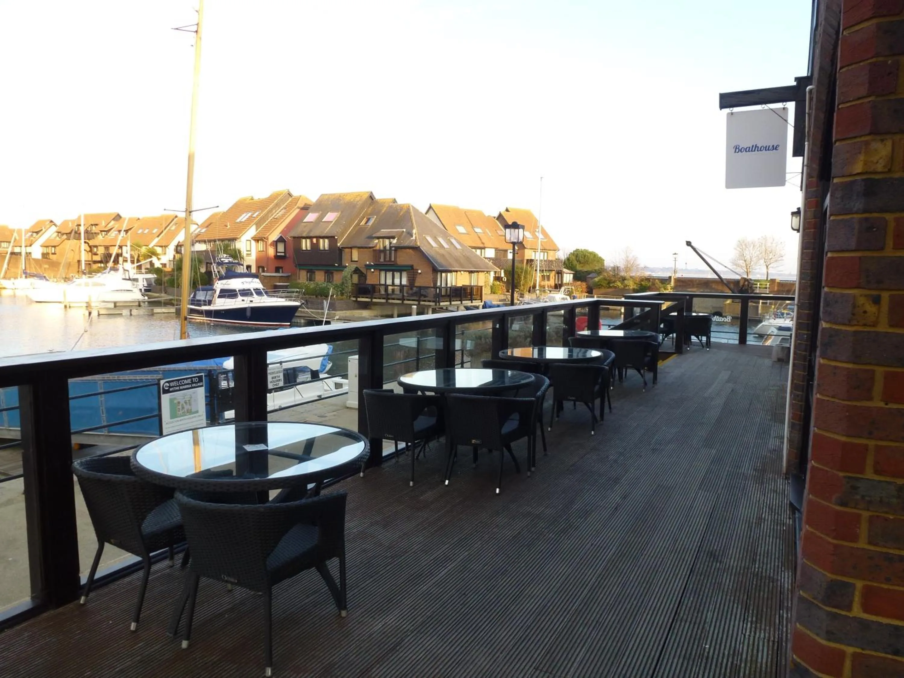 Restaurant/places to eat in Boathouse Hotel