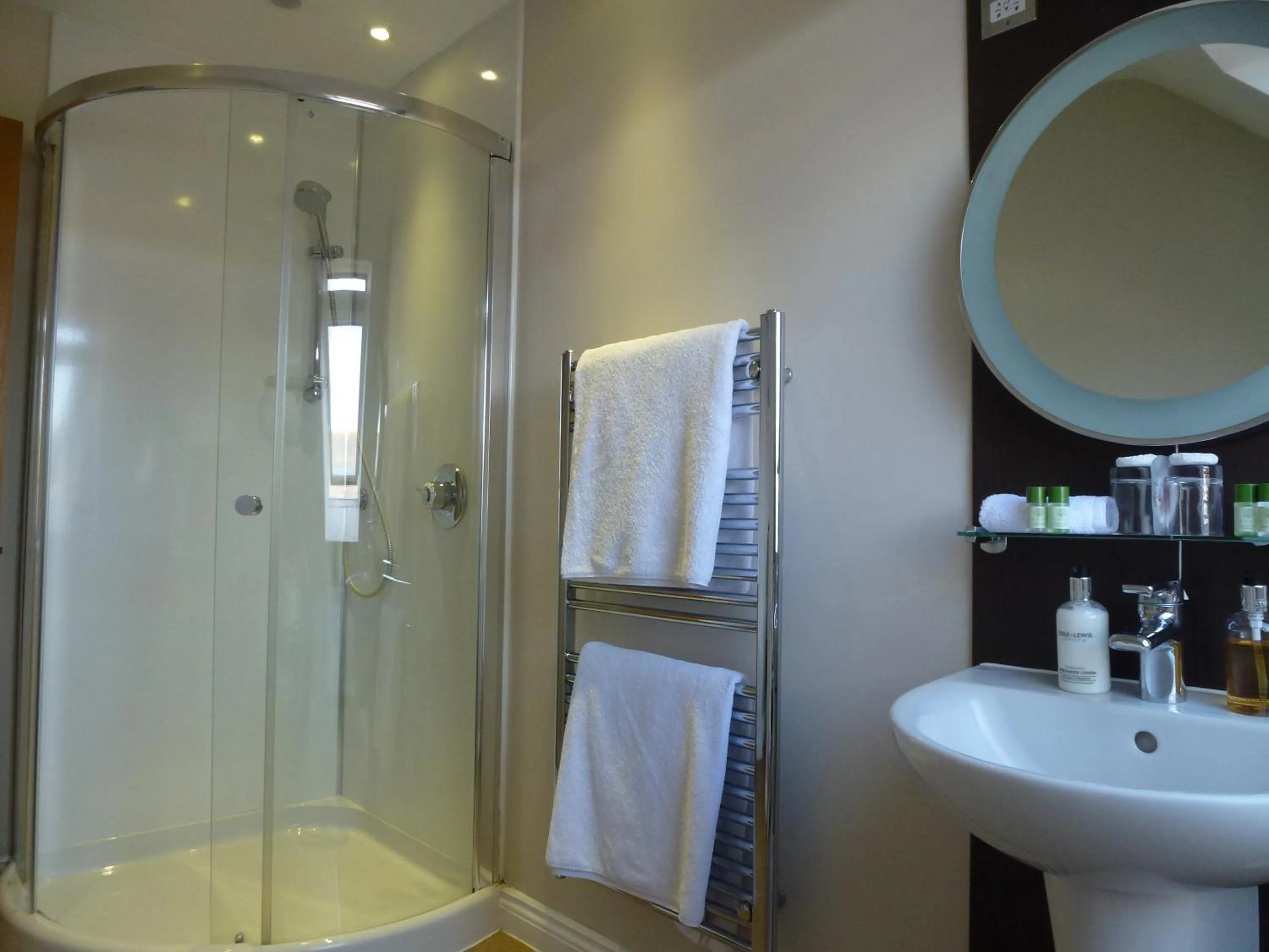 Bathroom in Boathouse Hotel