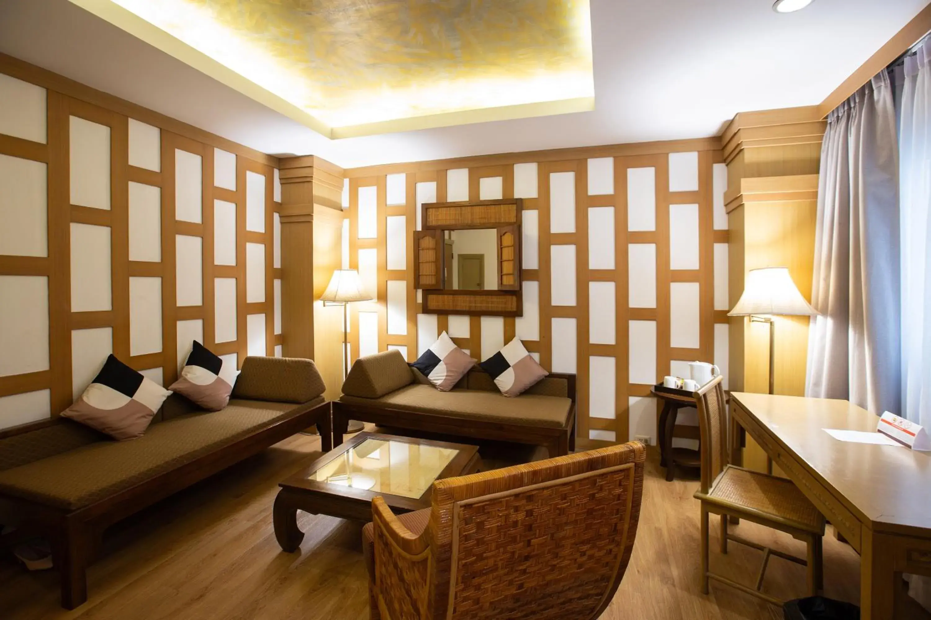 Corner Suite in The Tarntawan Hotel Surawong Bangkok Corner Suite in The Tarntawan Hotel Surawong Bangkok