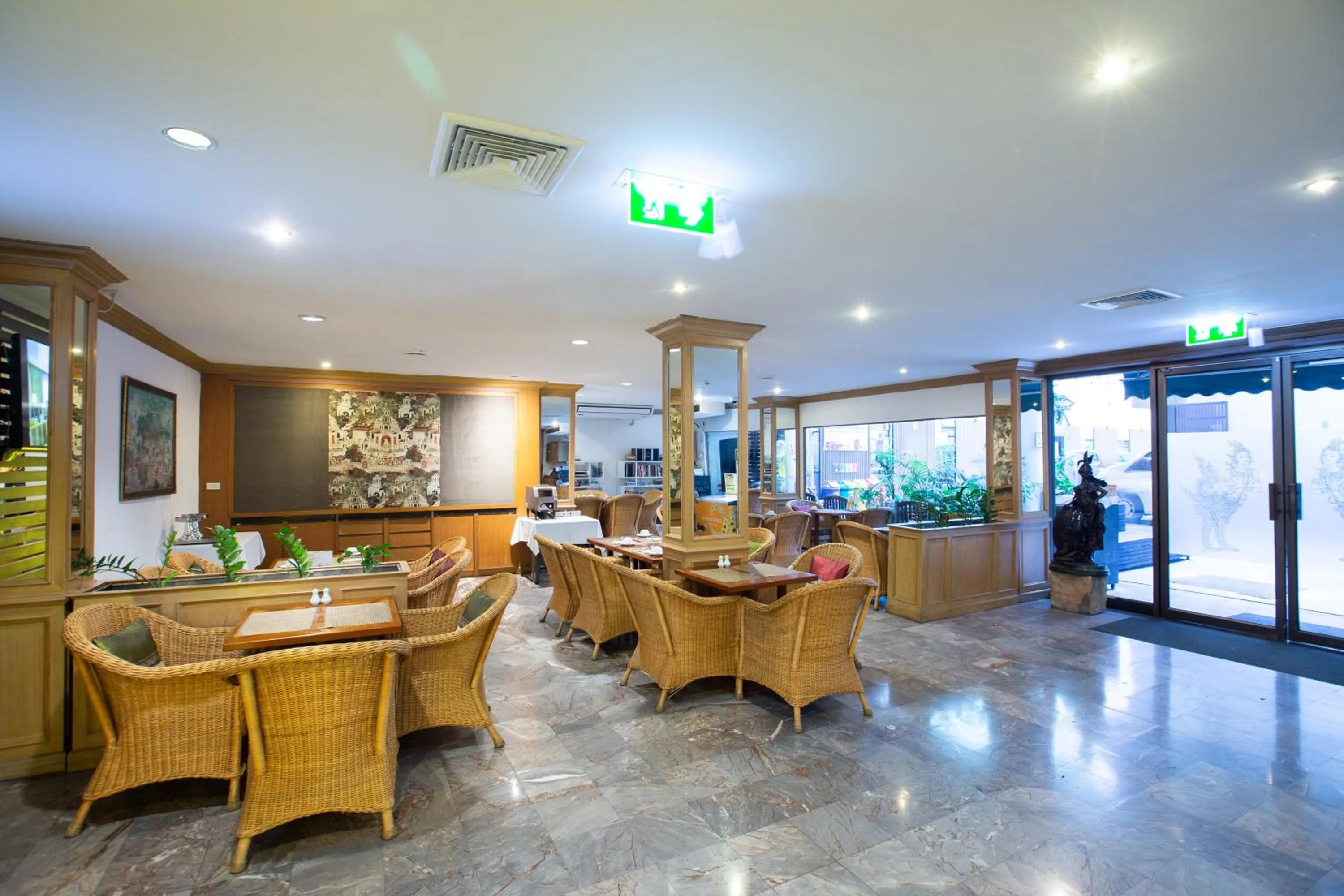 Restaurant/places to eat in The Tarntawan Hotel Surawong Bangkok