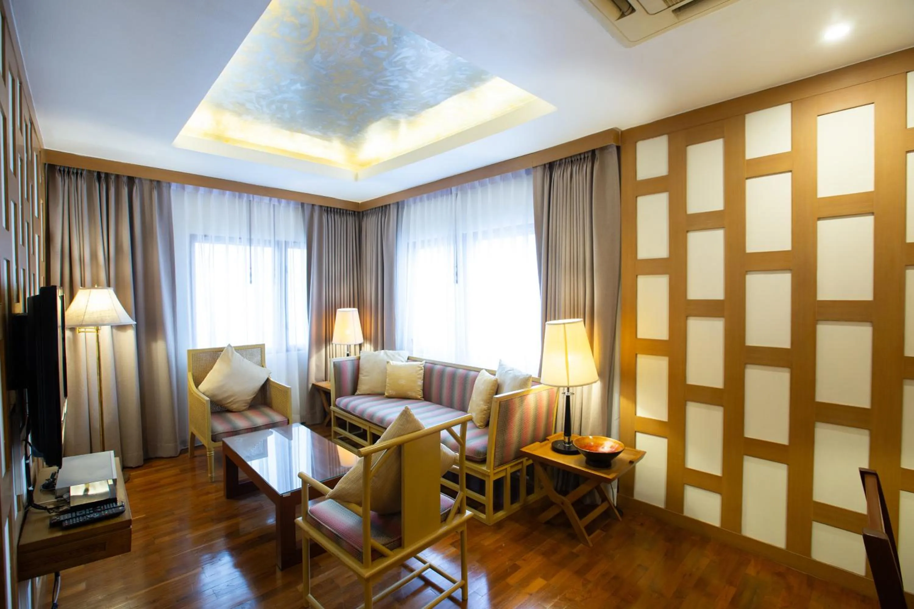 Living room in The Tarntawan Hotel Surawong Bangkok