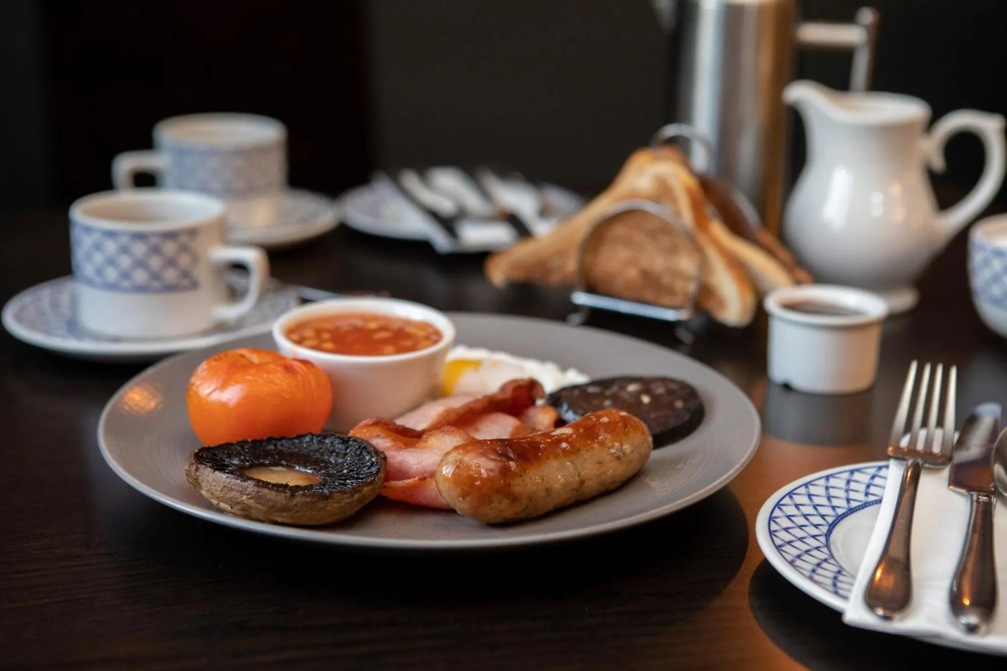 Breakfast in Beechfield House