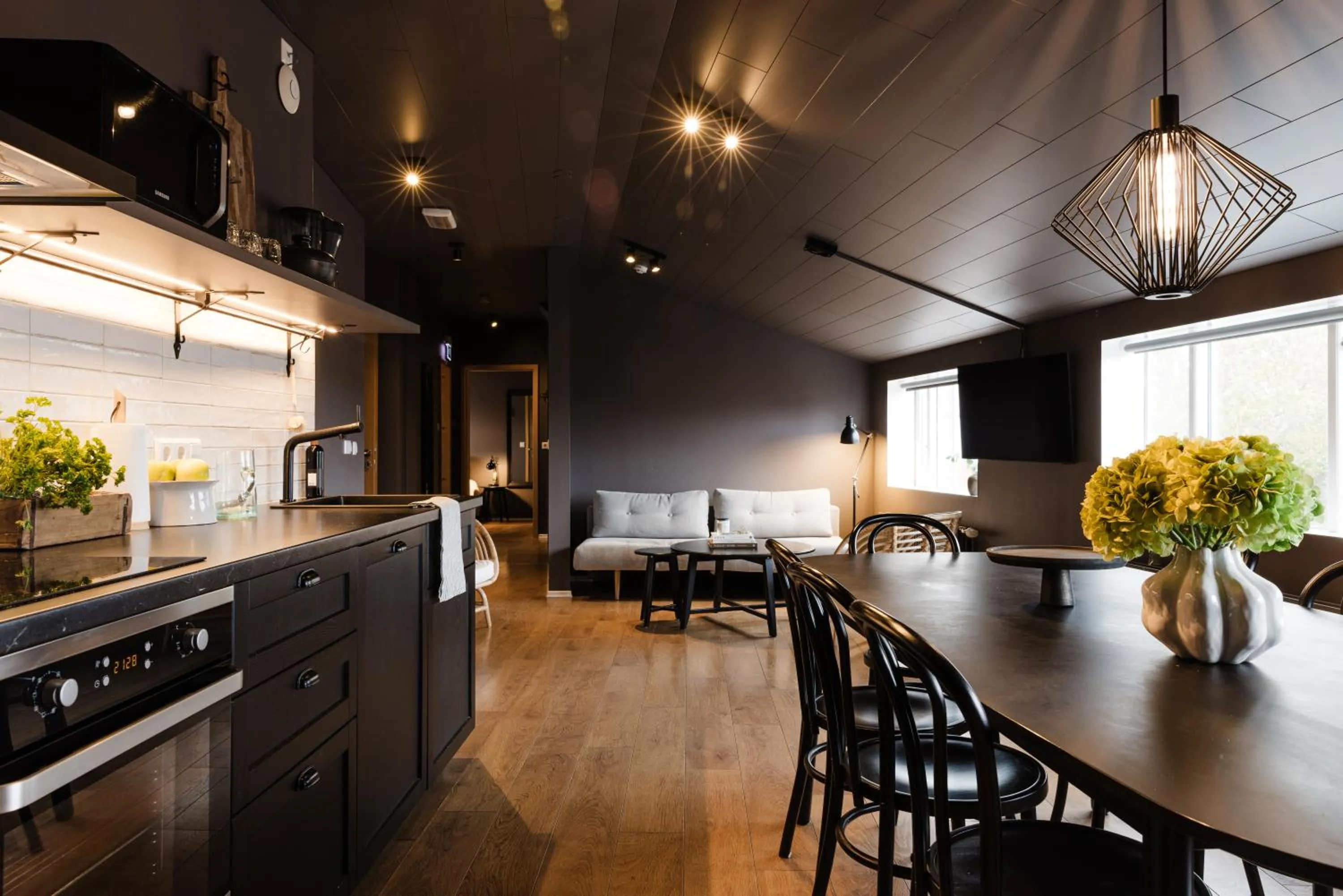 Dining area in Rey Apartments