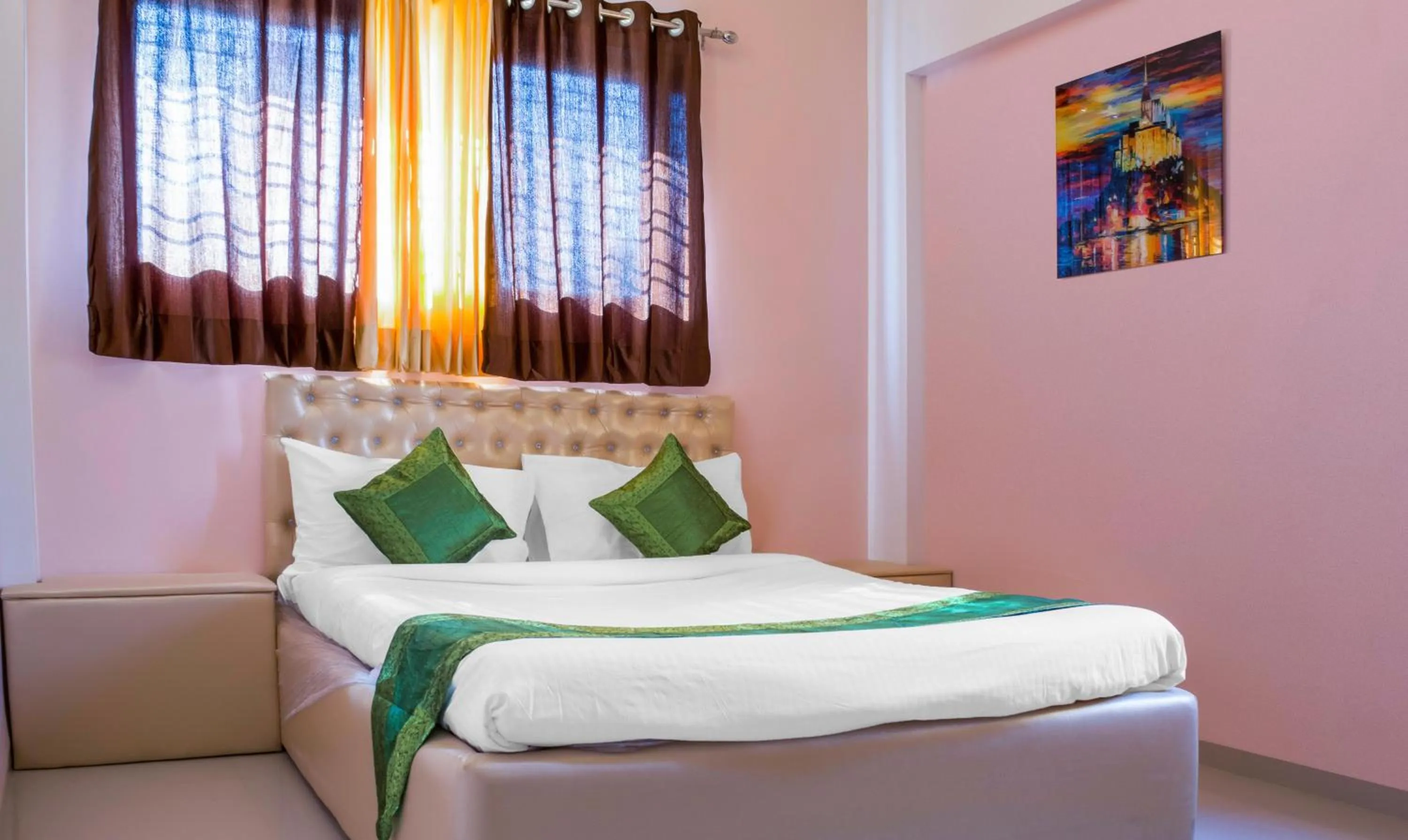 Bedroom, Bed in Treebo Naunidh Suites