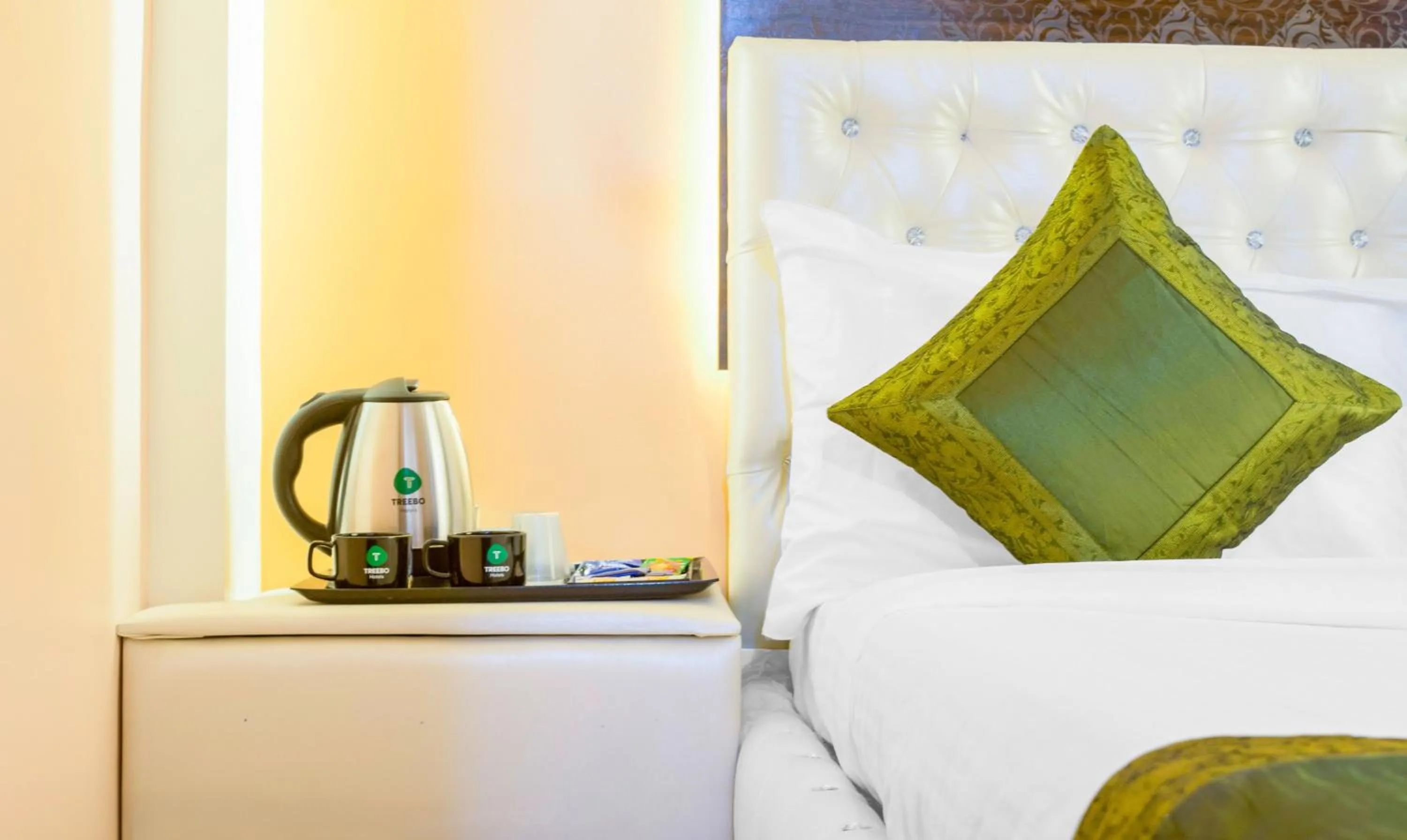 Coffee/tea facilities, Bed in Treebo Naunidh Suites