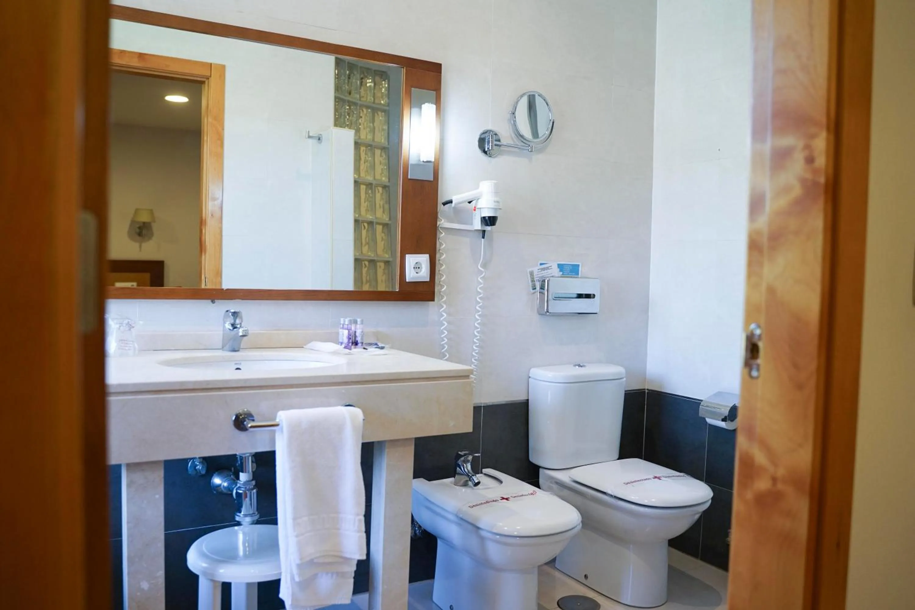 Shower in Salugral Termal Resort