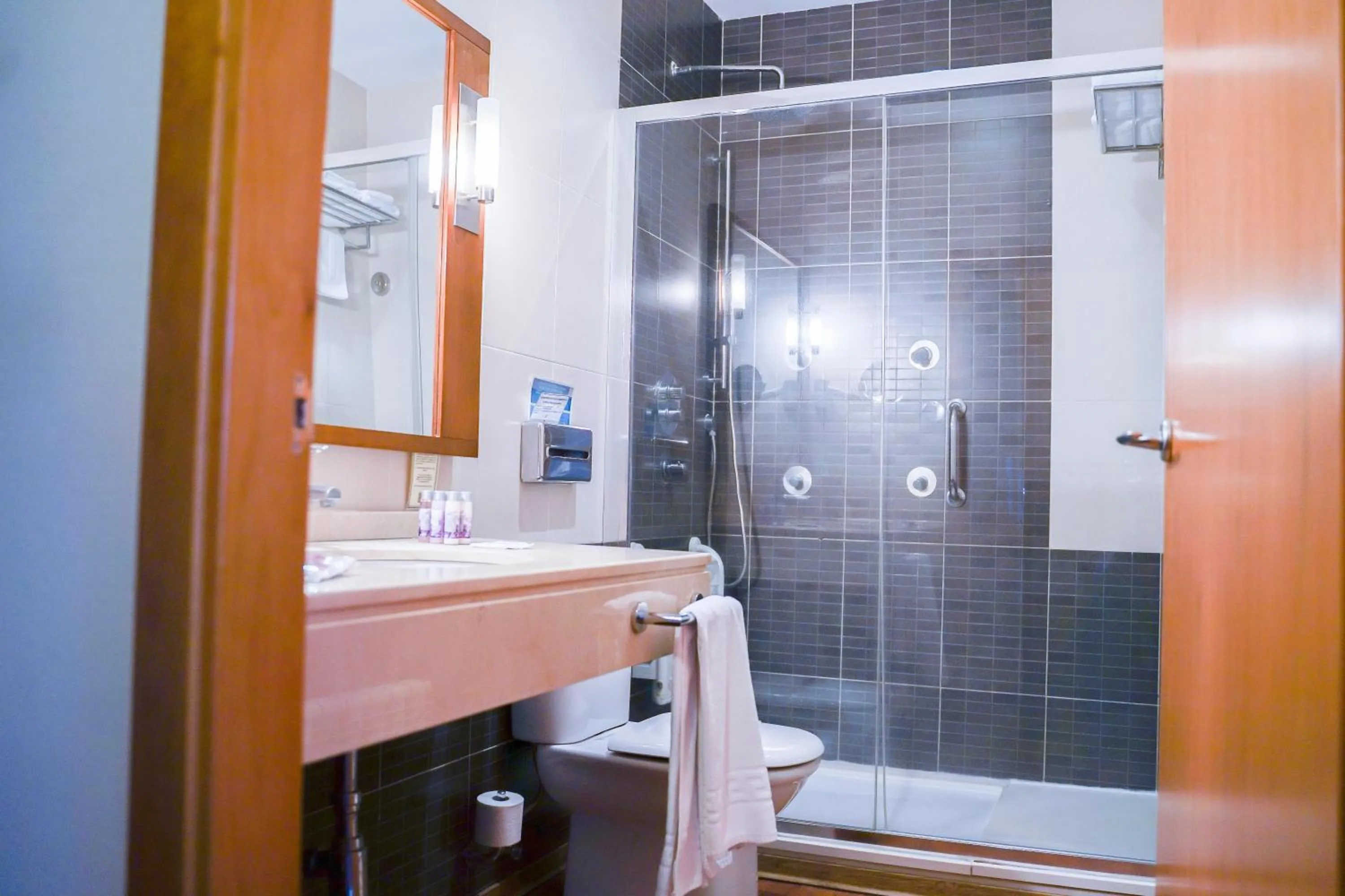 Shower in Salugral Termal Resort