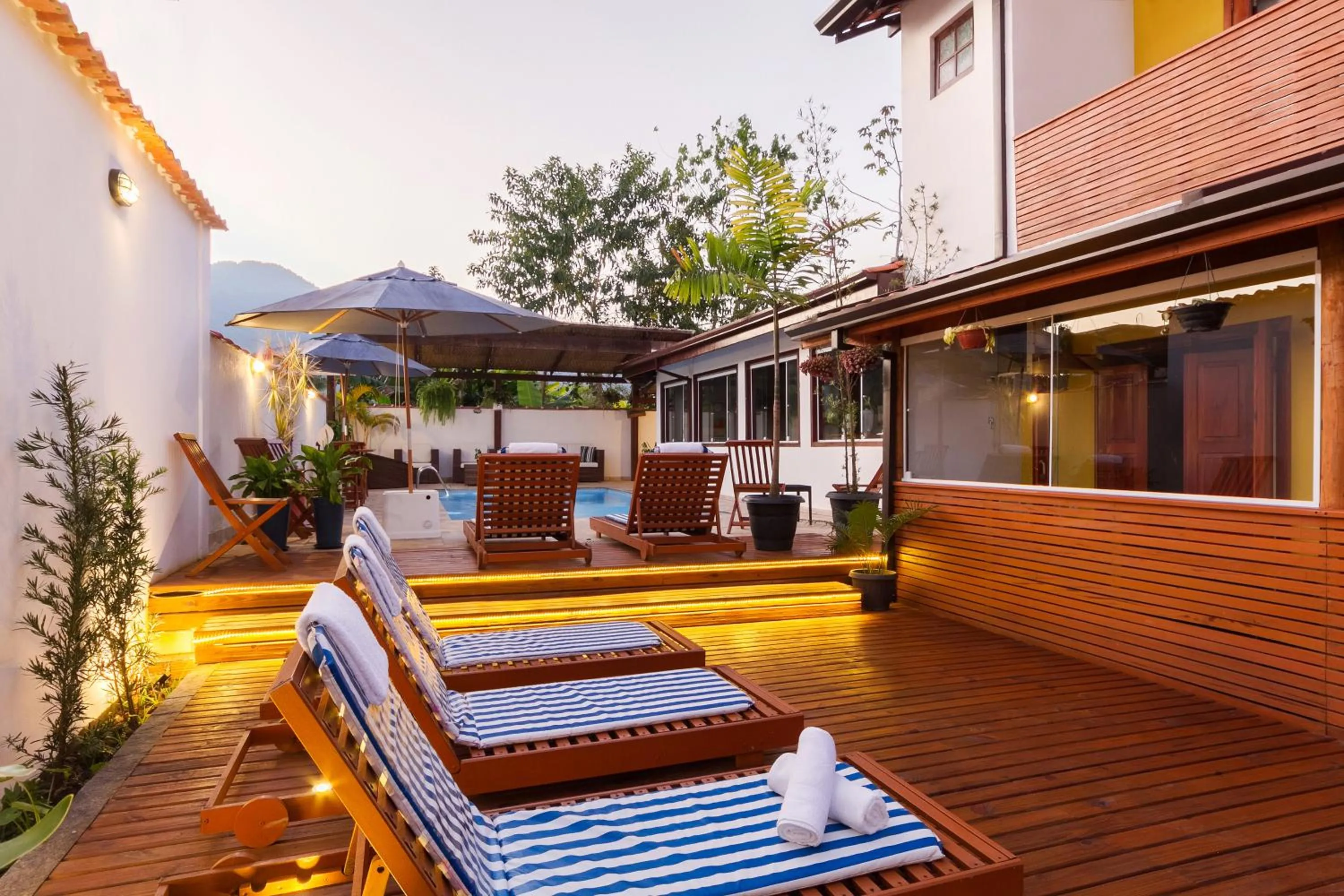 Swimming pool in Pousada Recanto do Jabaquara