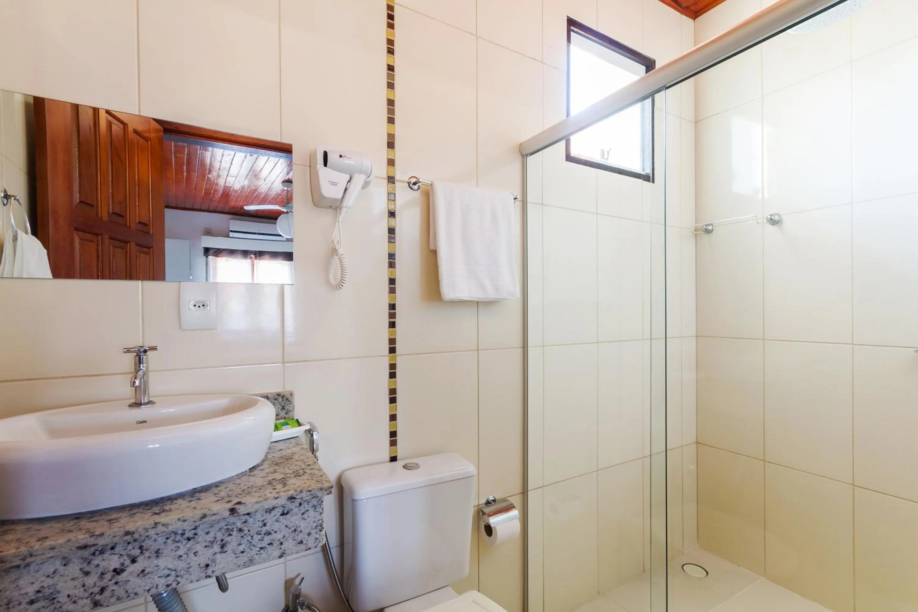 Shower in Pousada Recanto do Jabaquara