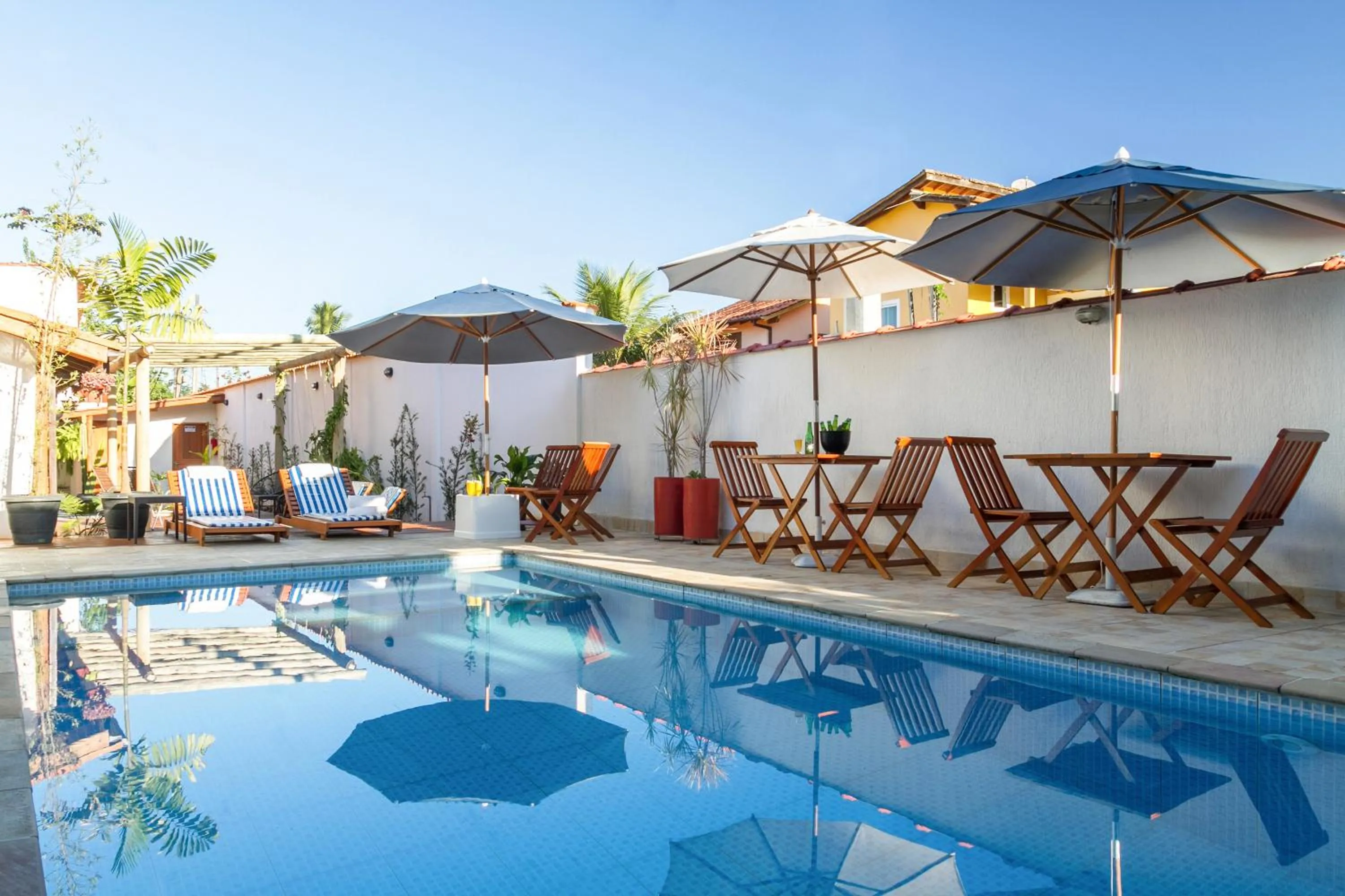 Swimming pool in Pousada Recanto do Jabaquara