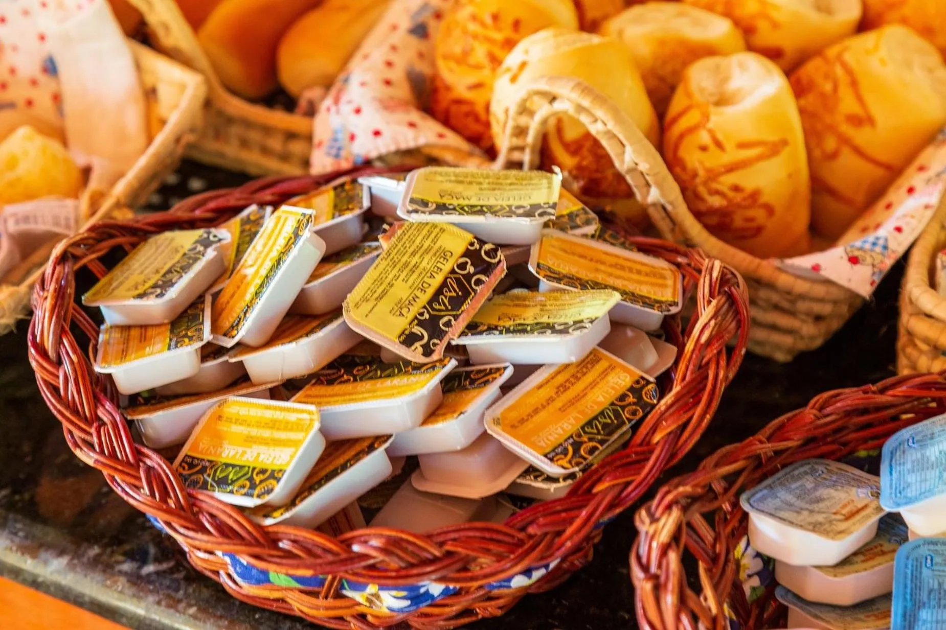 Buffet breakfast in Pousada Recanto do Jabaquara