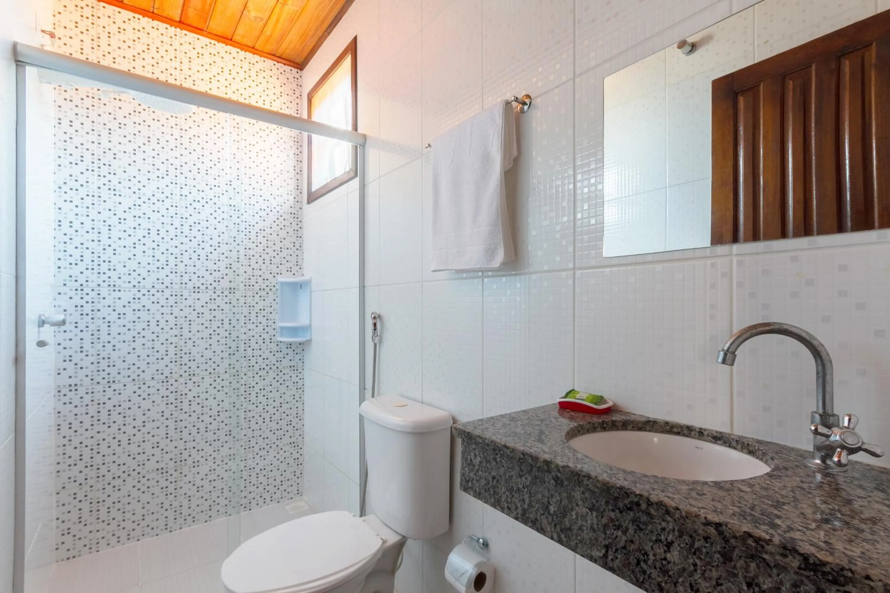 Shower in Pousada Recanto do Jabaquara