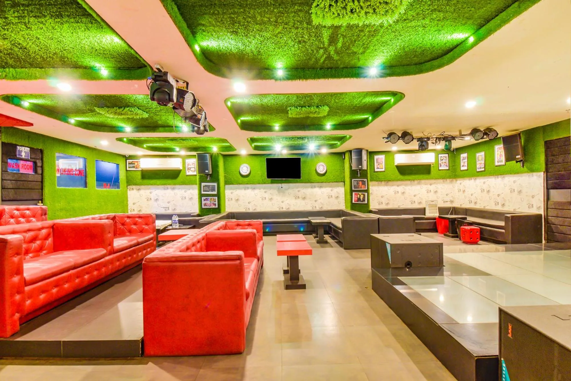 Seating area in FabHotel Pentagon Next - Bhubaneswar Railway Station