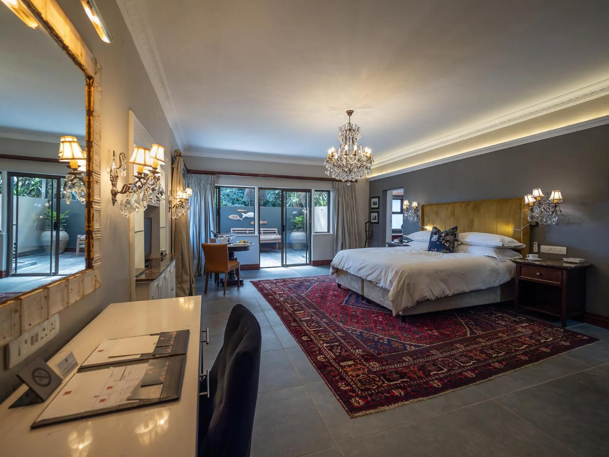 Seating area, Bed in The Residence