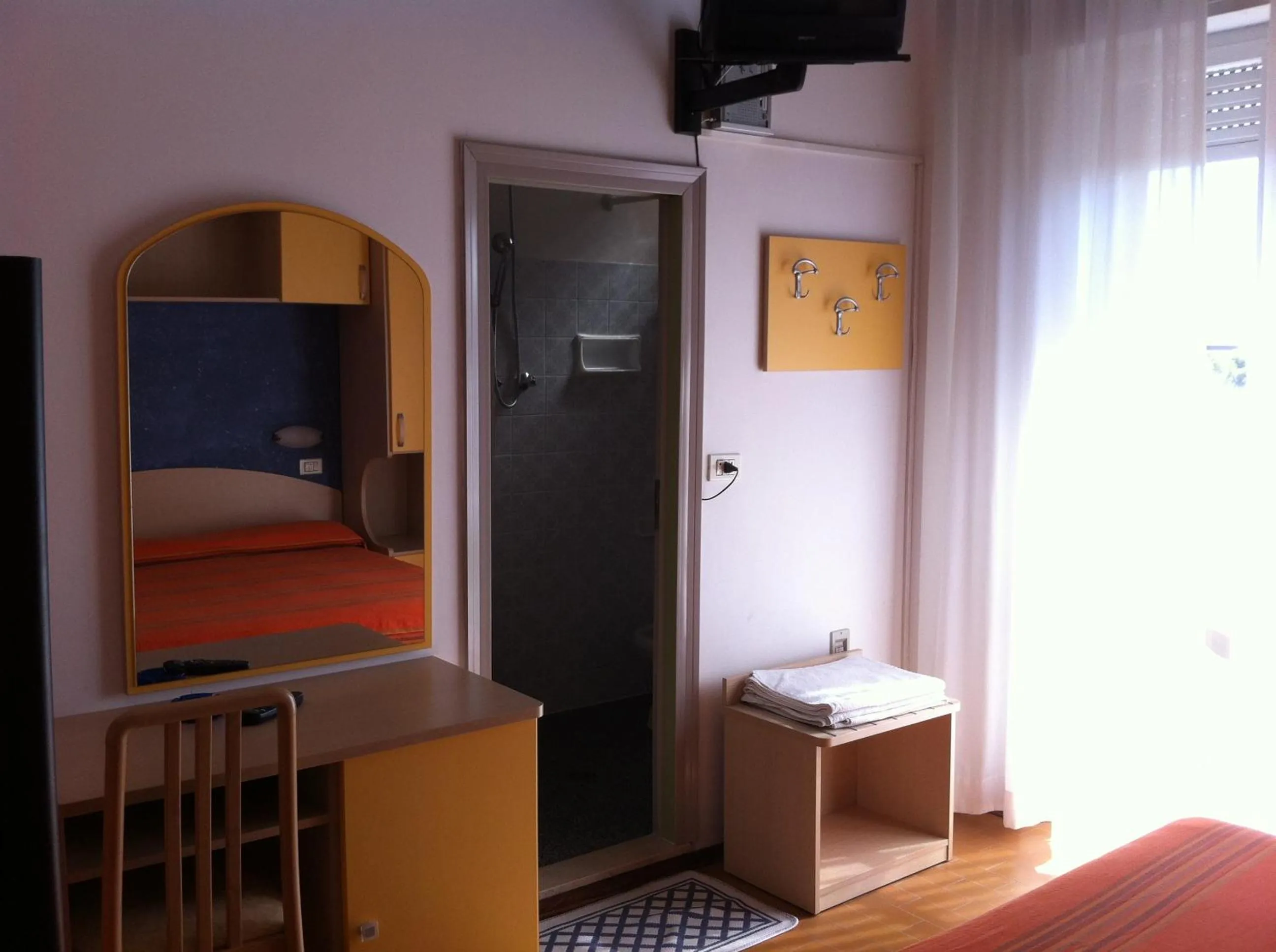 Bathroom, Bed in Hotel Viking