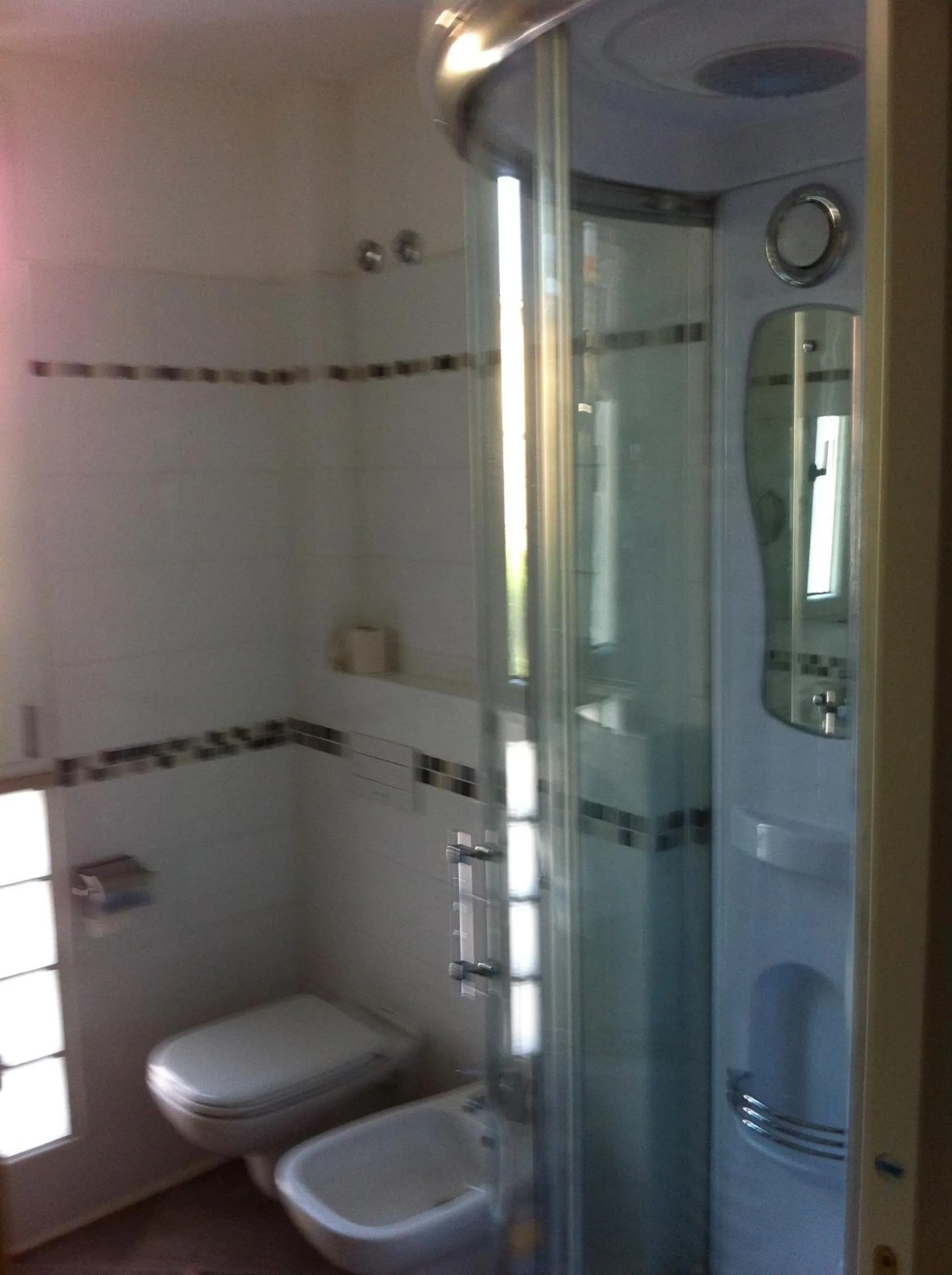 Shower in Hotel Viking