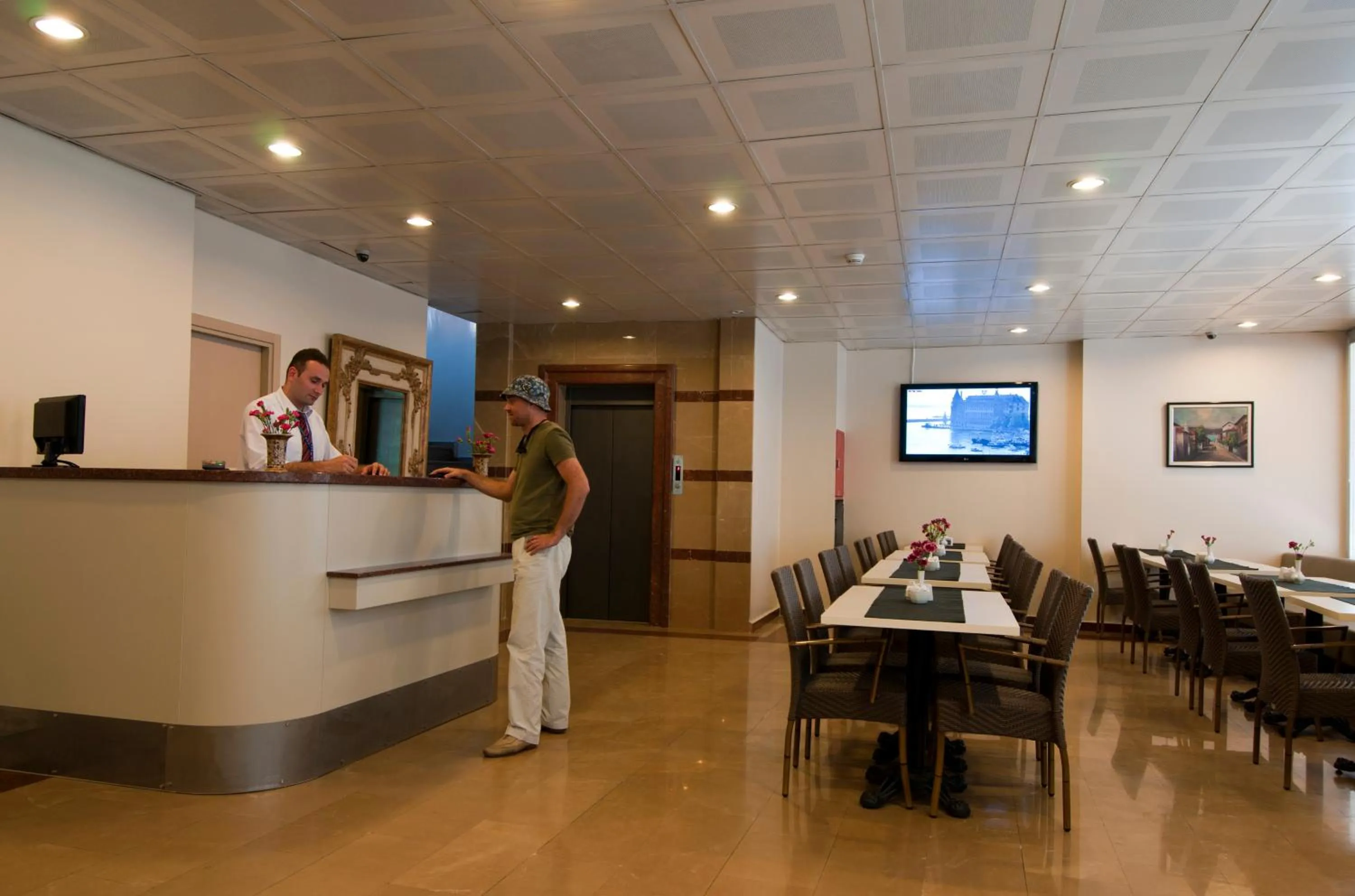 Lobby or reception in Haydarpasa Hotel