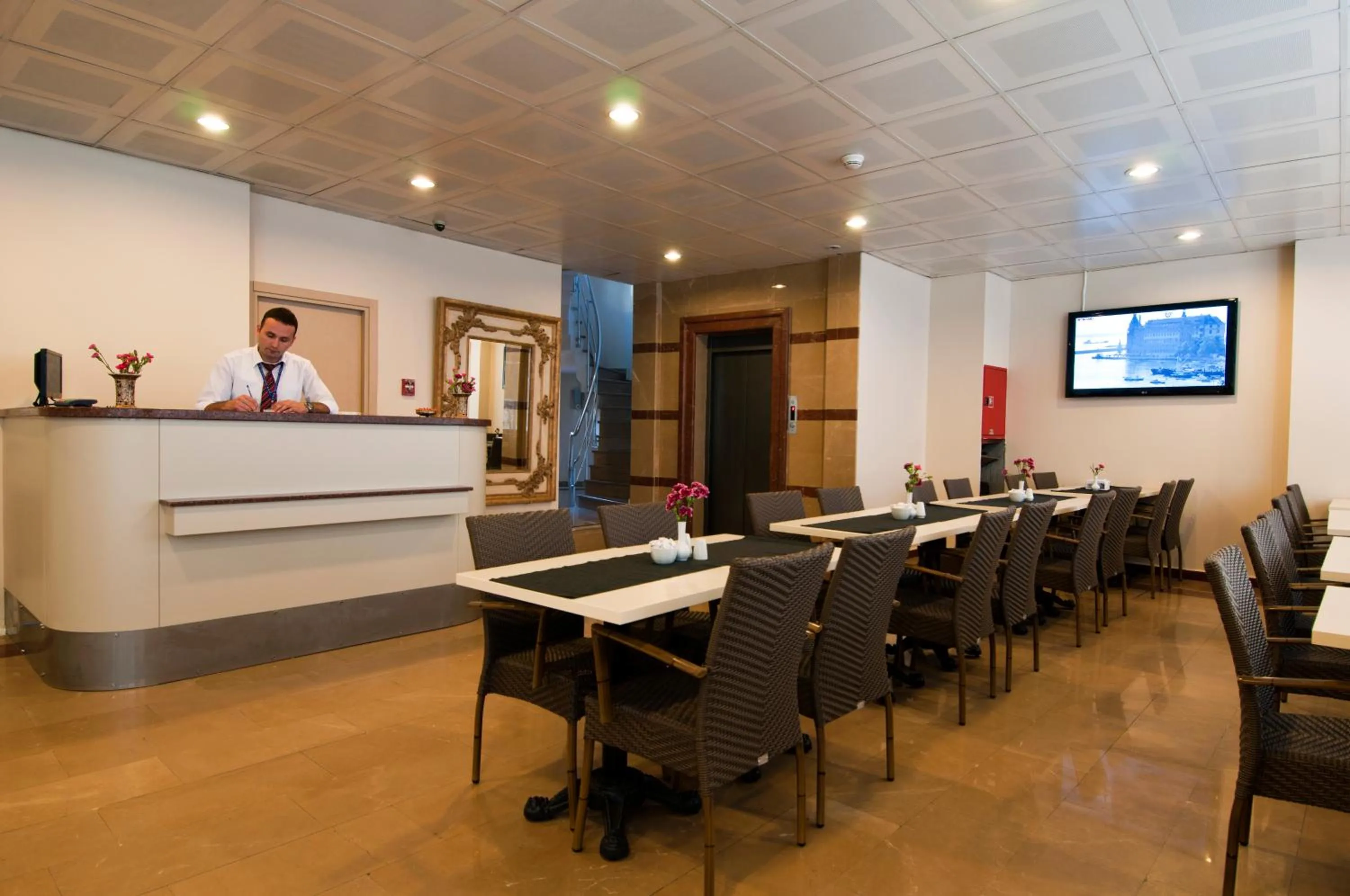 Lobby or reception in Haydarpasa Hotel