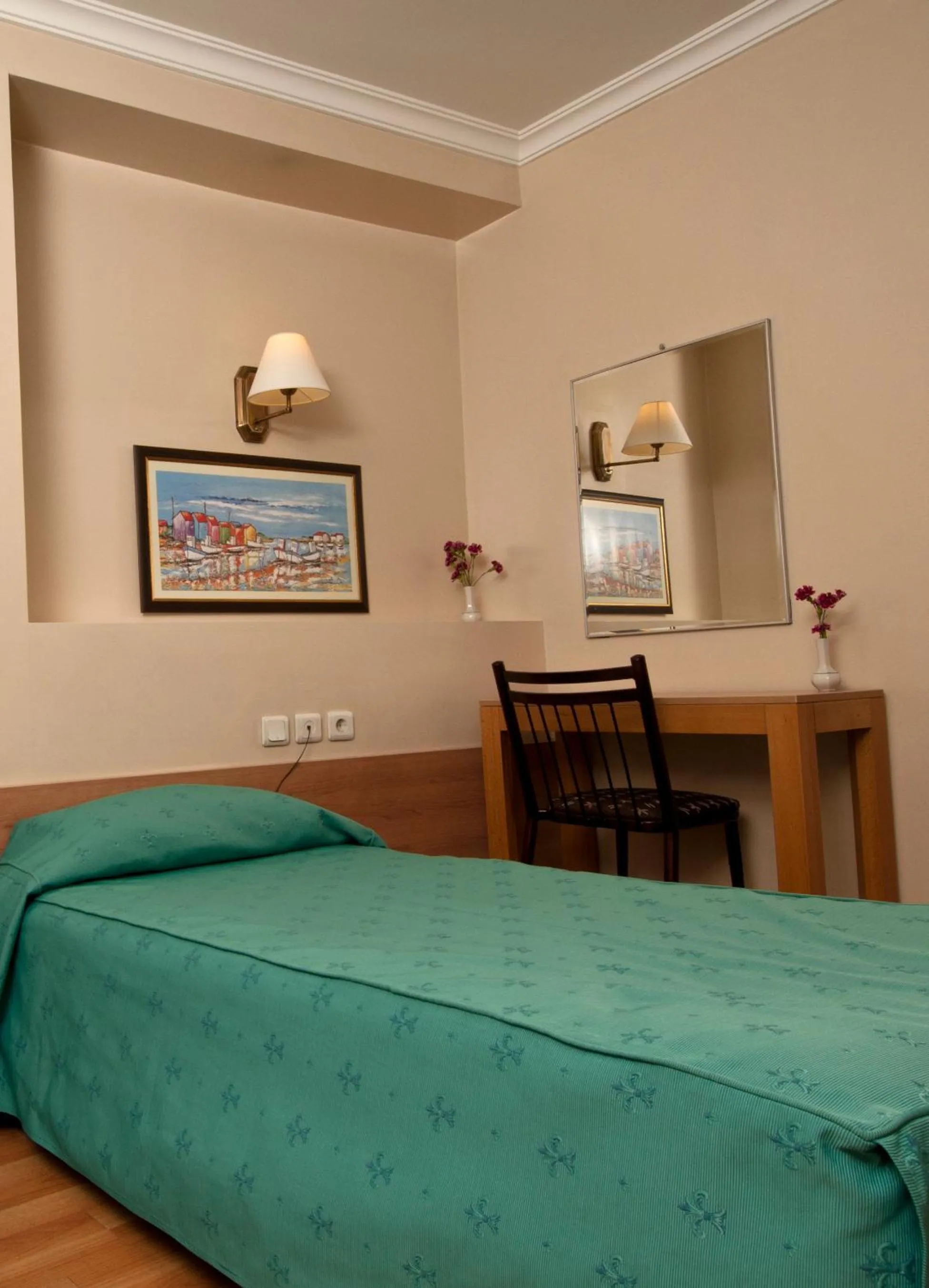 Photo of the whole room, Bed in Haydarpasa Hotel