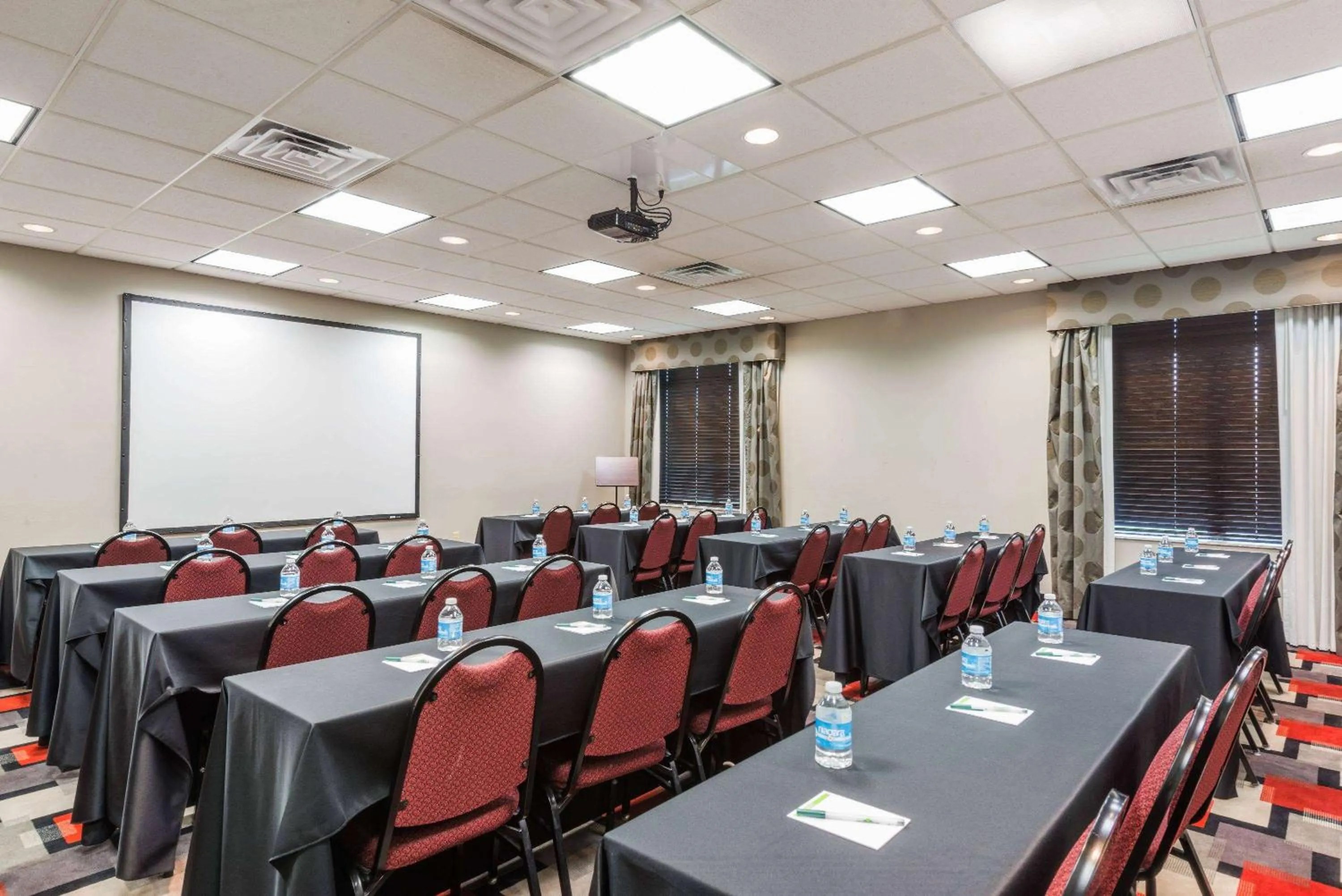 Meeting/conference room in Wingate by Wyndham Lake Charles Casino Area