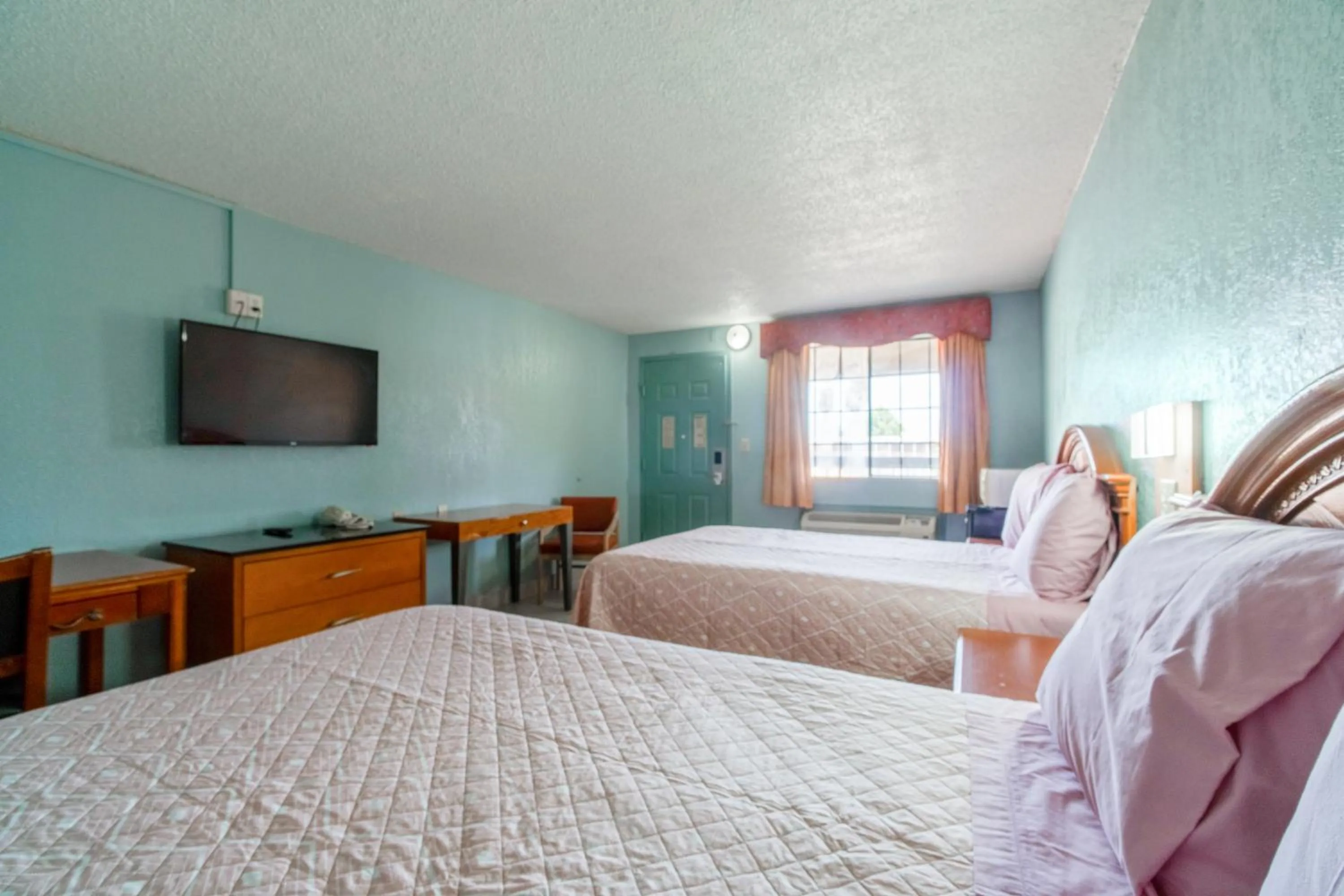 Bedroom, Bed in Lone Star Inn & Suites by OYO Harlingen TX