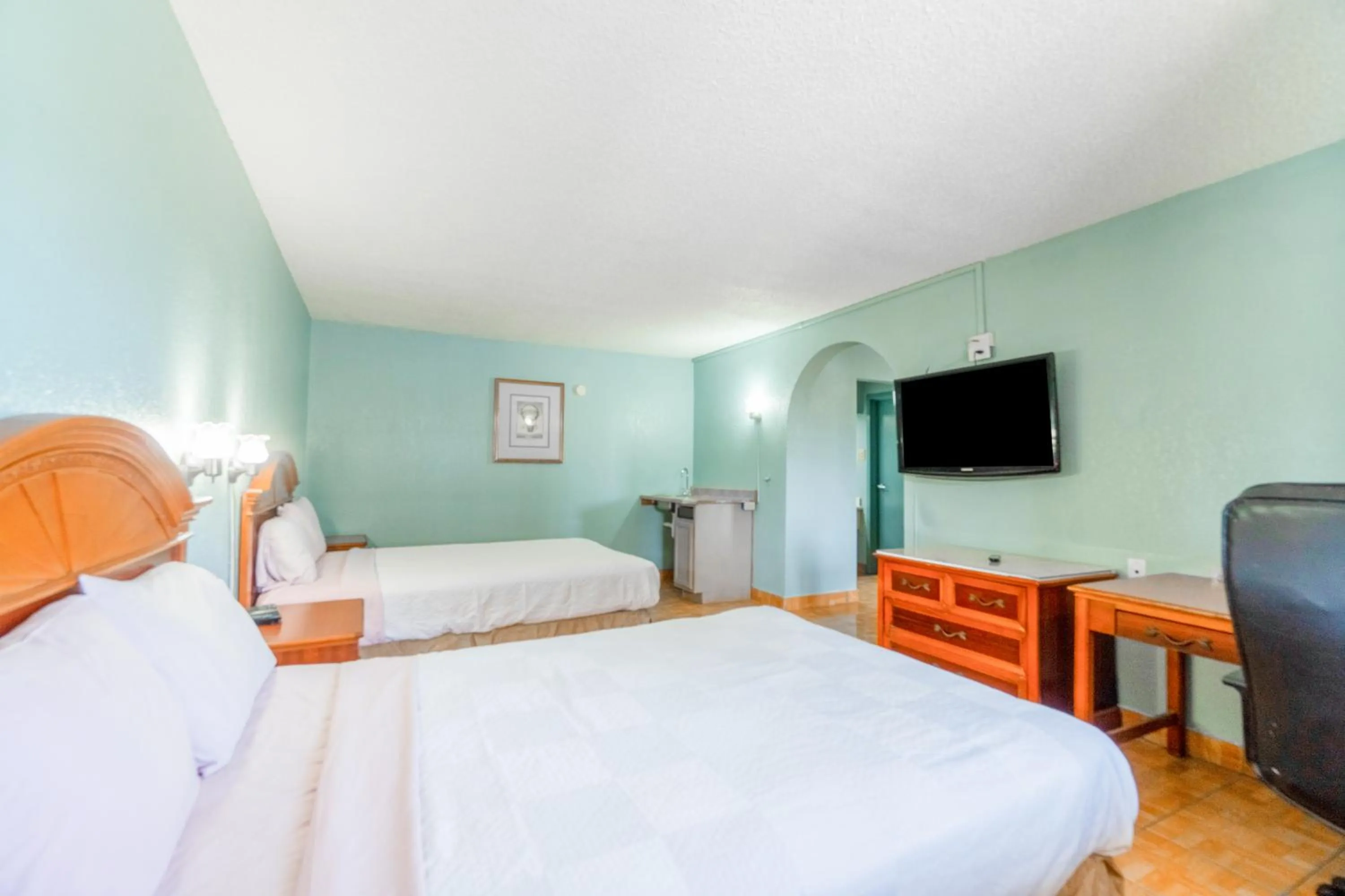 Bedroom, Bed in Lone Star Inn & Suites by OYO Harlingen TX