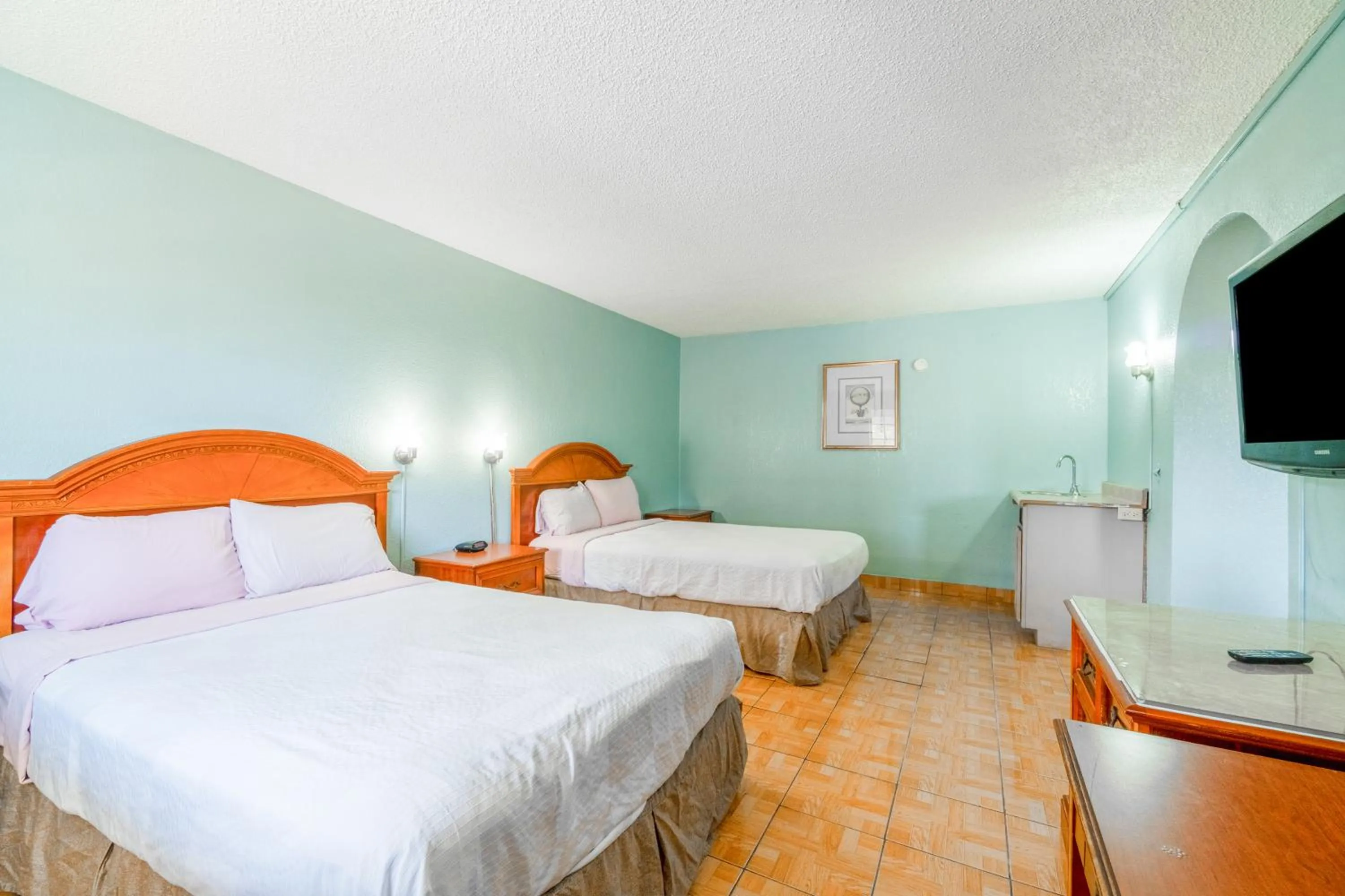 Bedroom, Bed in Lone Star Inn & Suites by OYO Harlingen TX