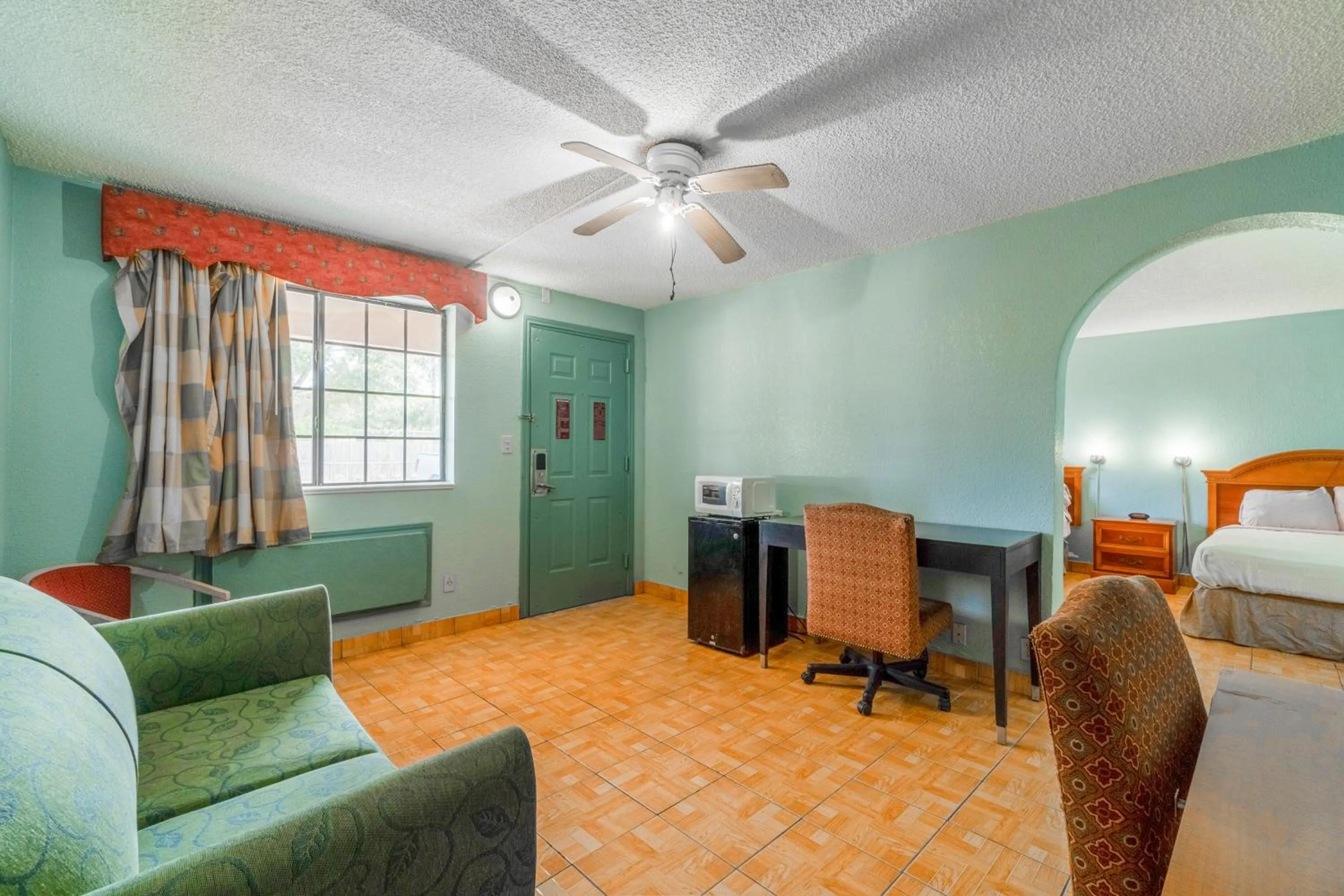 Bedroom, Bed in Lone Star Inn & Suites by OYO Harlingen TX