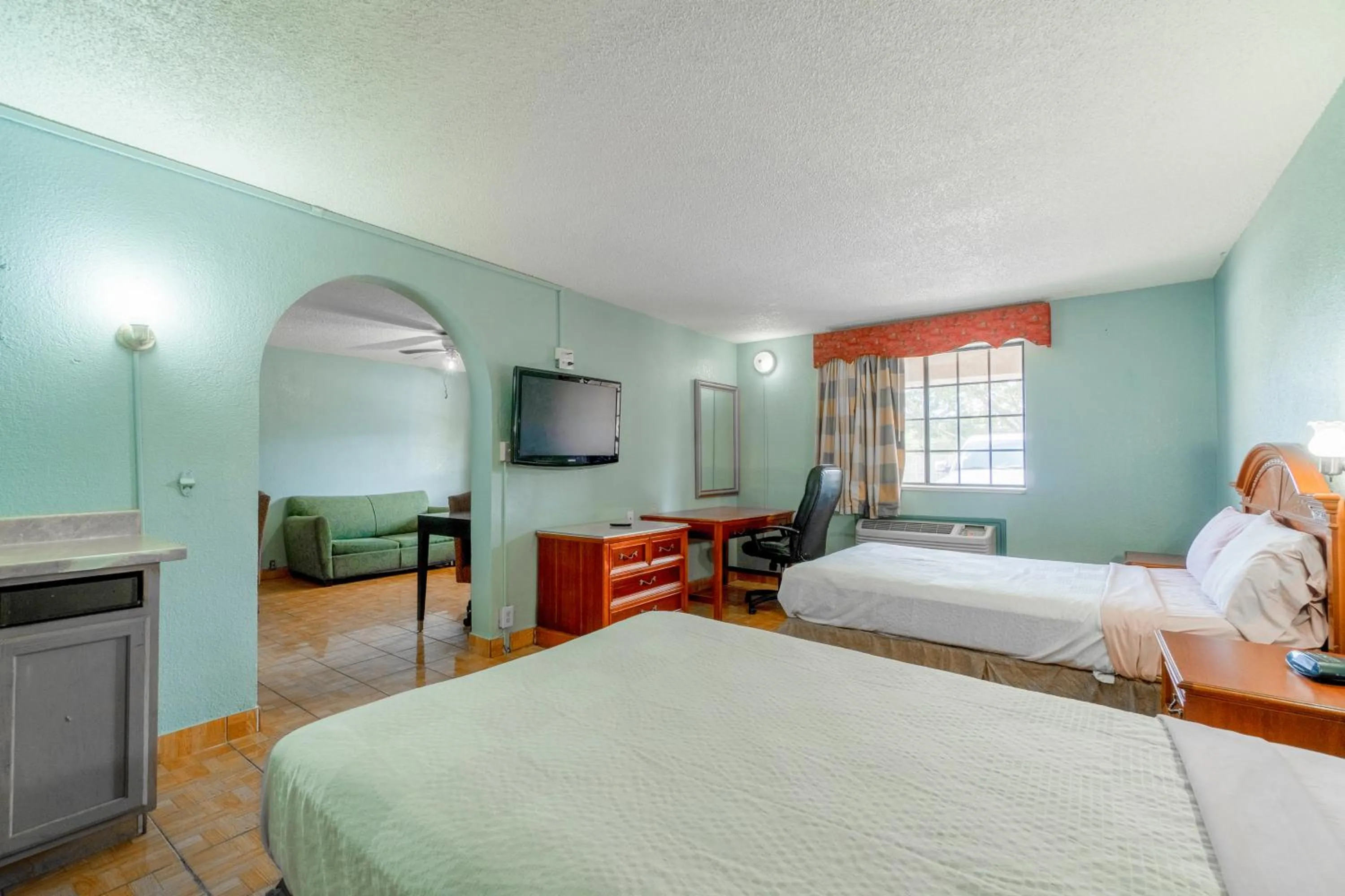 Bedroom, Bed in Lone Star Inn & Suites by OYO Harlingen TX