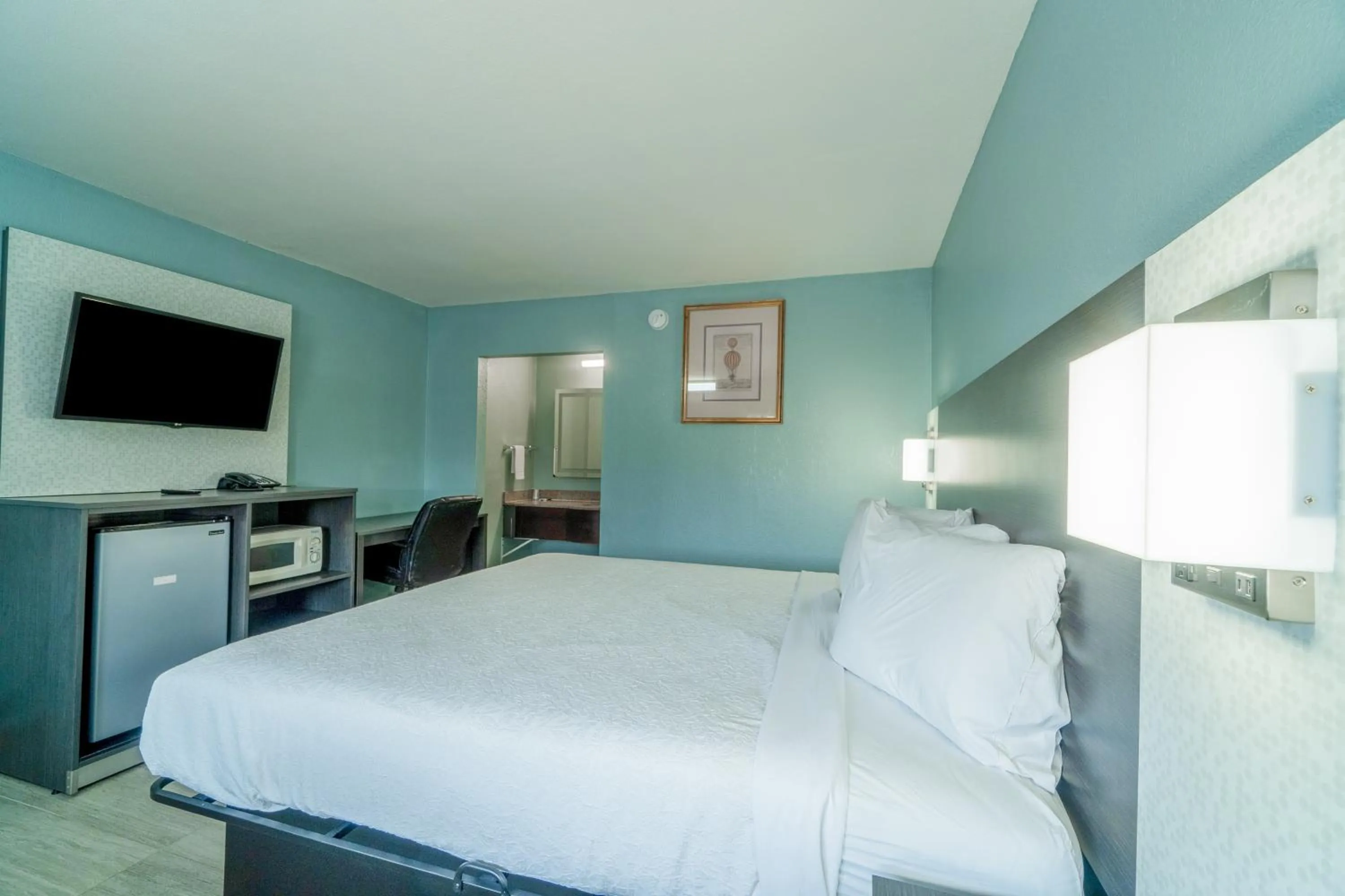 Bedroom, Bed in Lone Star Inn & Suites by OYO Harlingen TX