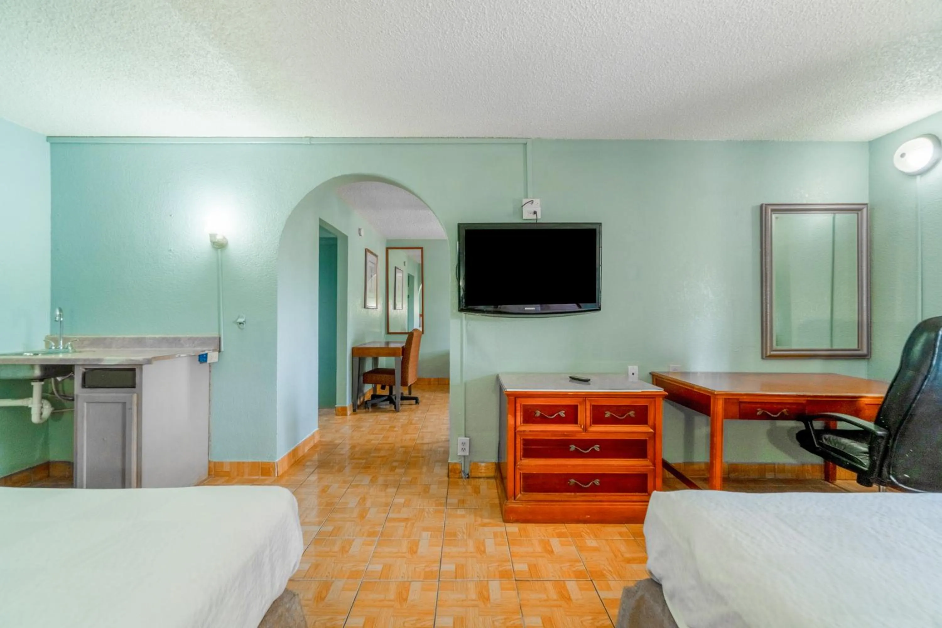 Bedroom, Bed in Lone Star Inn & Suites by OYO Harlingen TX