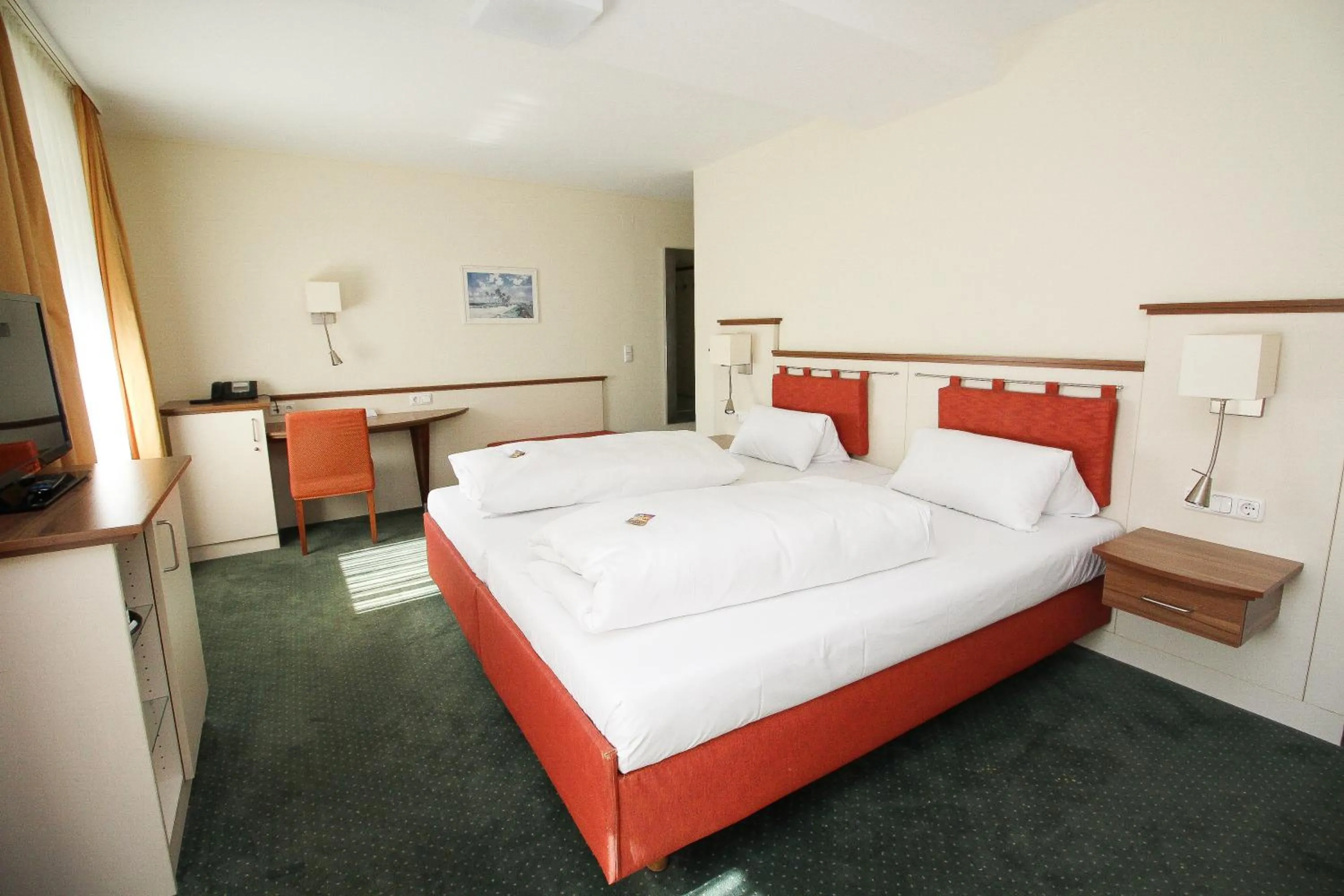 Bedroom, Bed in Hotel Leopold