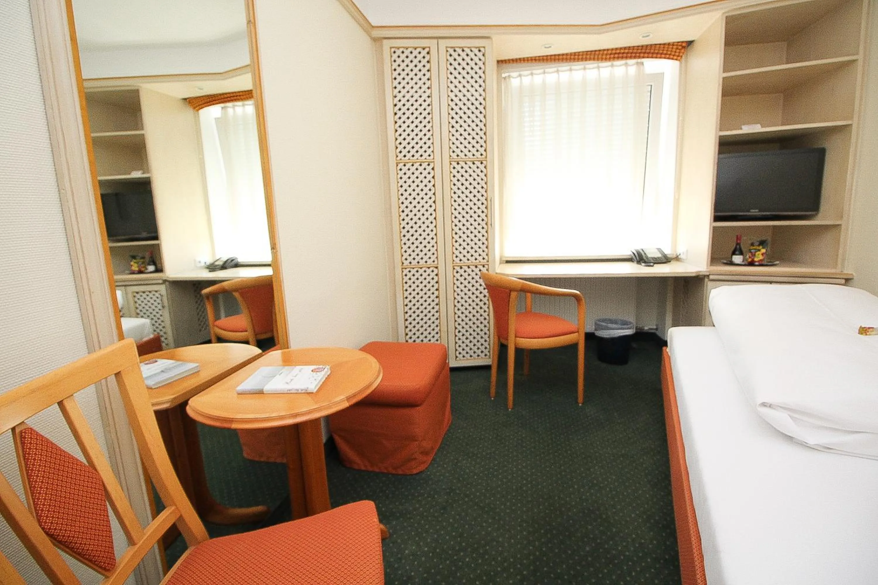 Bedroom, Bed in Hotel Leopold