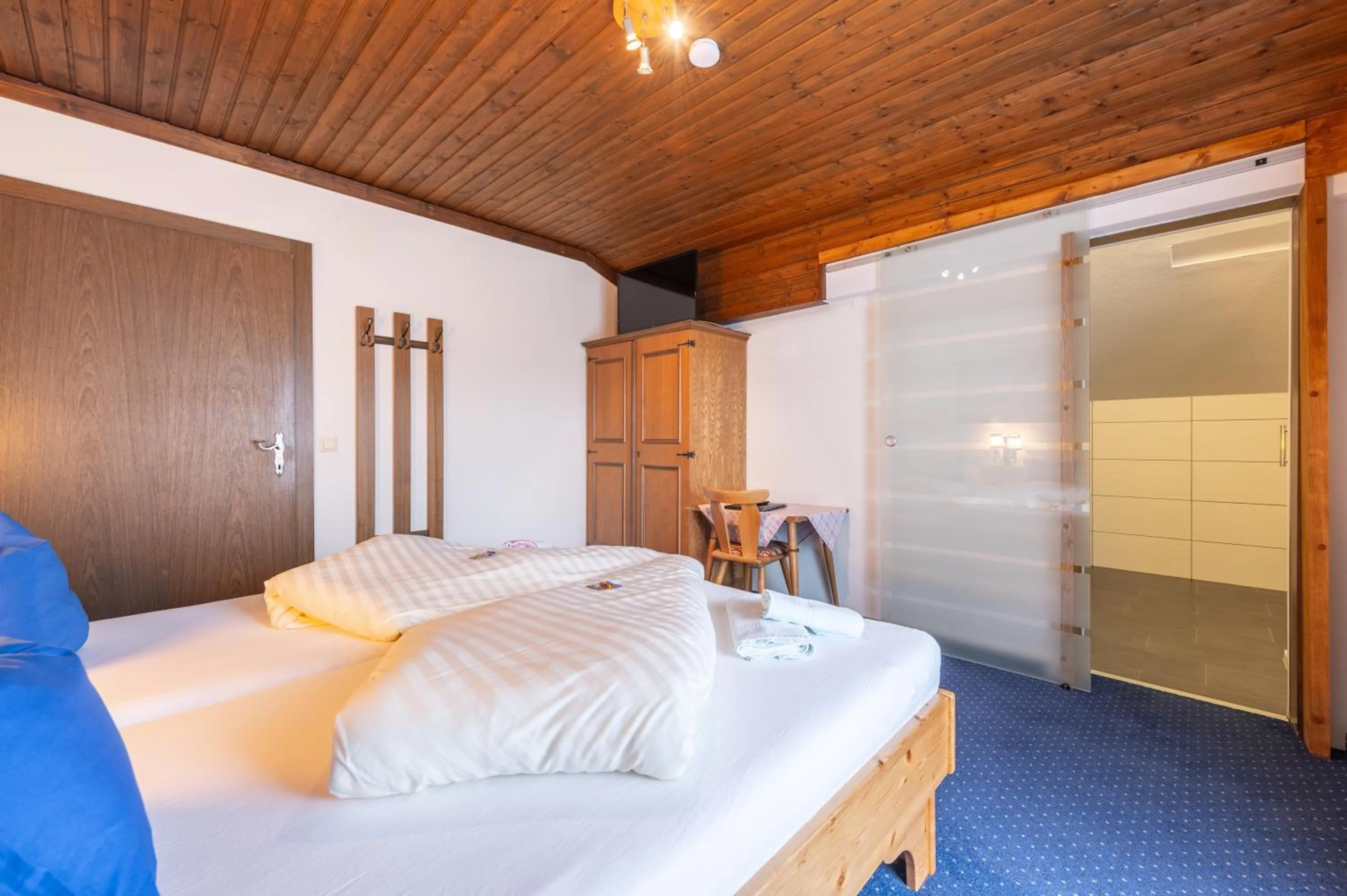 People, Bed in Panoramahotel Stocker